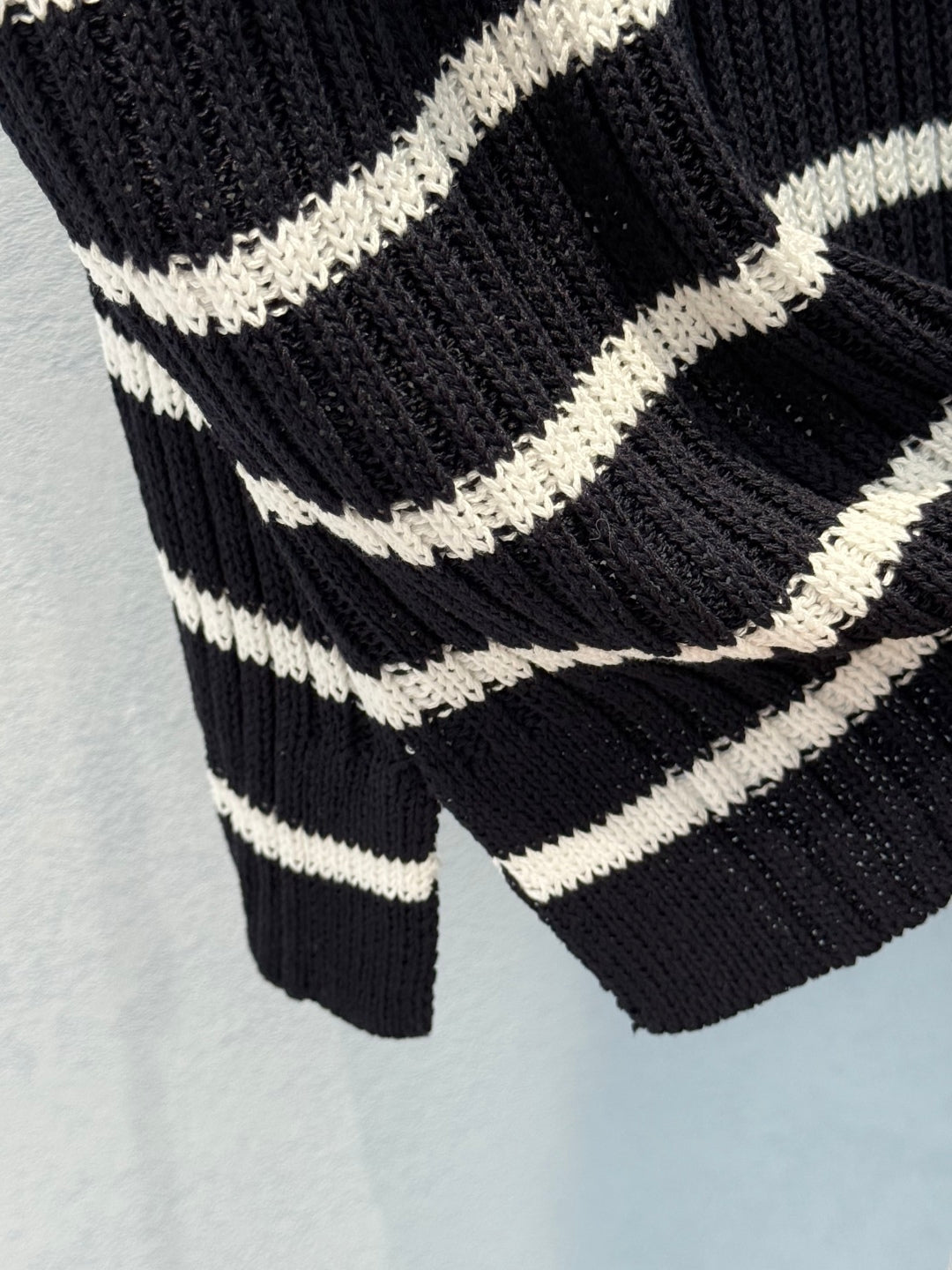 CD 25 Striped One-shoulder Knitted Short-sleeved Top Black Cotton