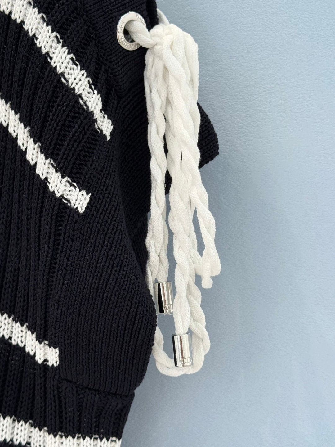 CD 25 Striped One-shoulder Knitted Short-sleeved Top Black Cotton