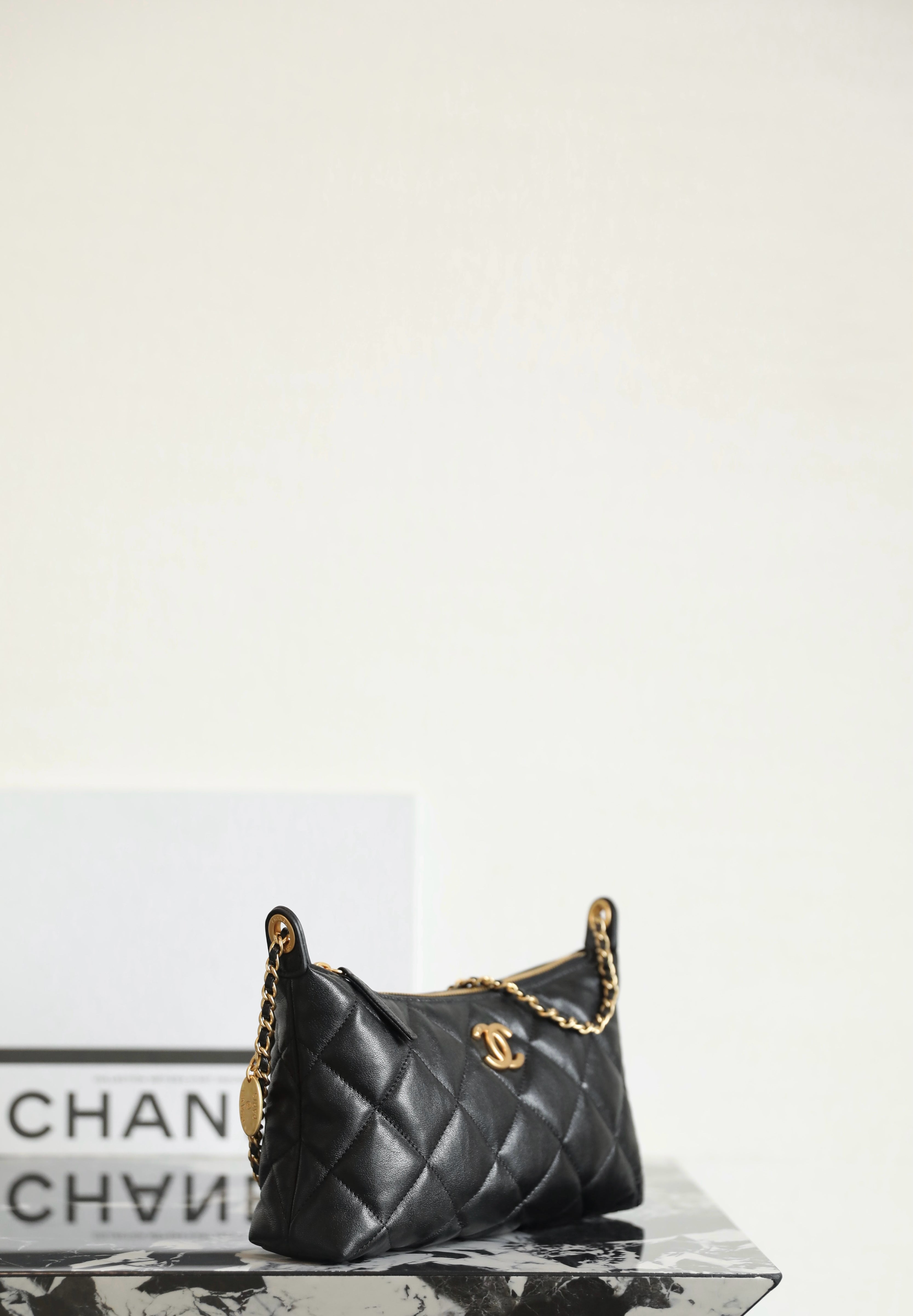 CC 2025 Hobo Dumpling Bag 26cm Black Calfskin 343720