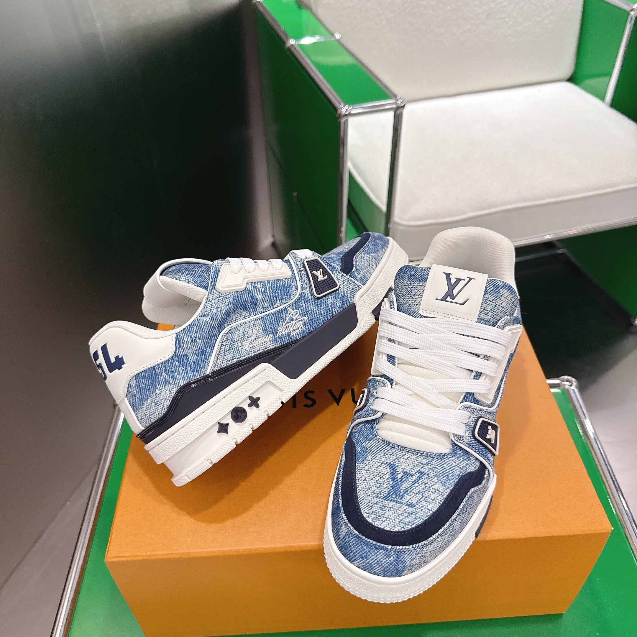 LV 26ss Trainer Sneakers White Blue Denim Cowhide 632146