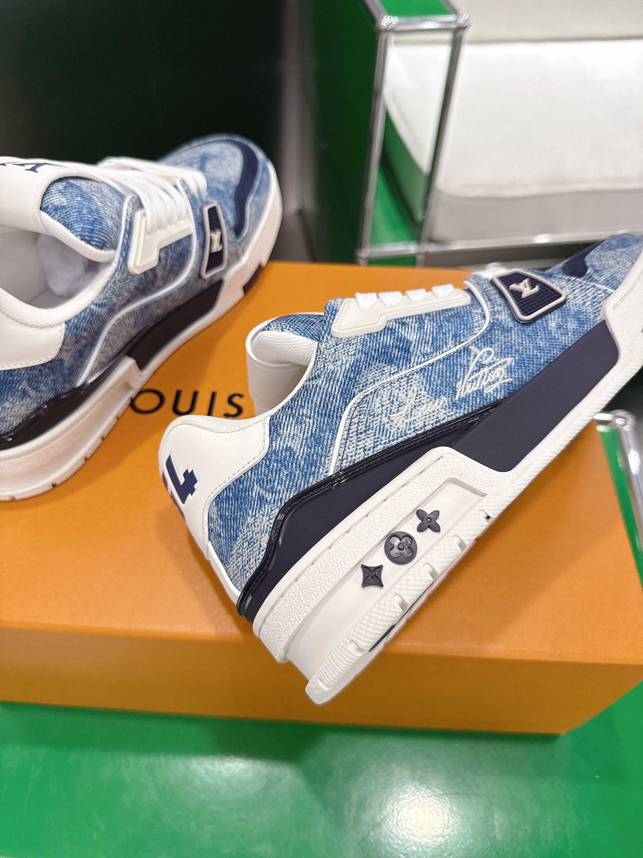 LV 26ss Trainer Sneakers White Blue Denim Cowhide 632146