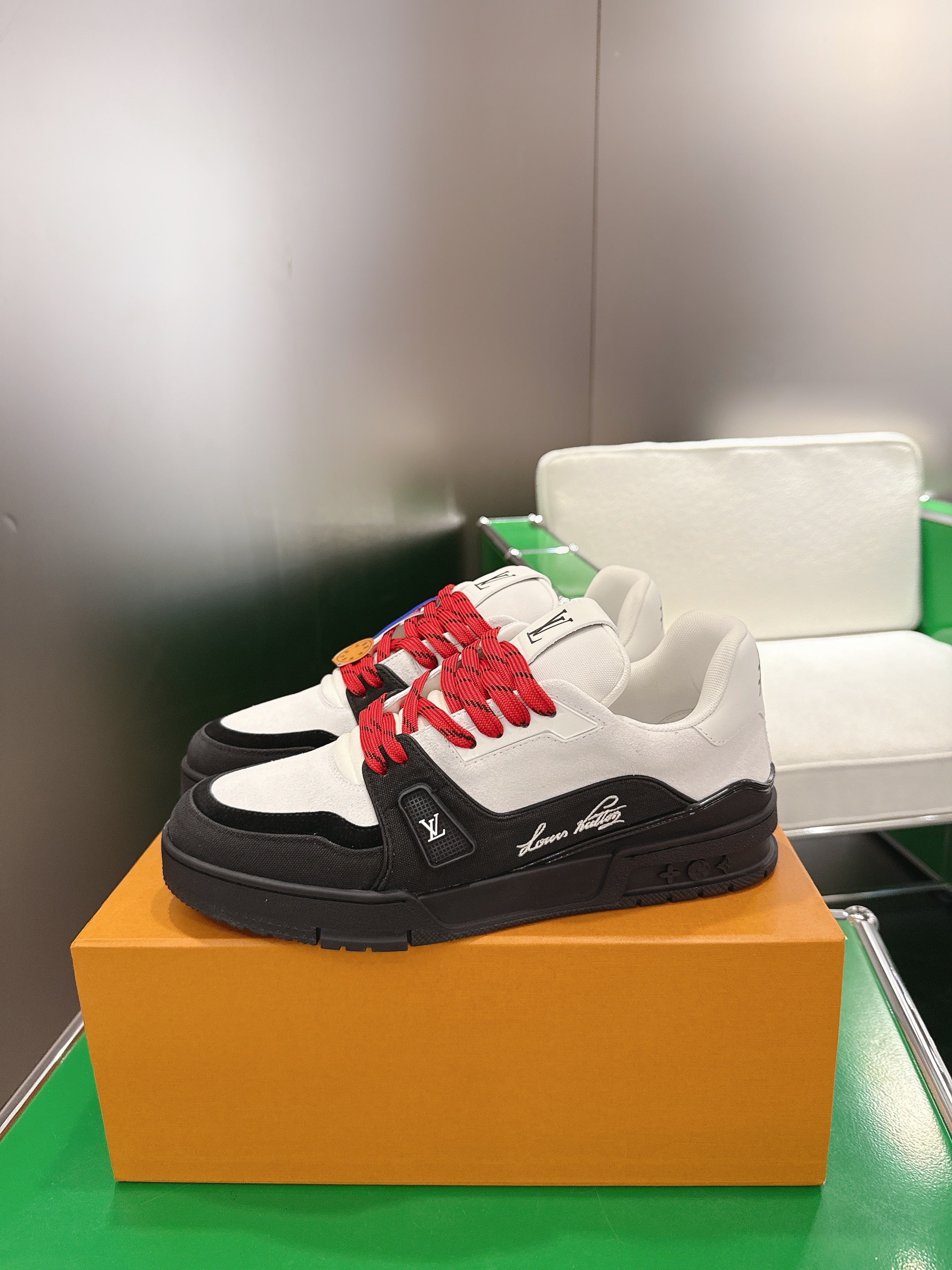 LV 26ss Trainer Sneakers Black White Red Cowhide 632147
