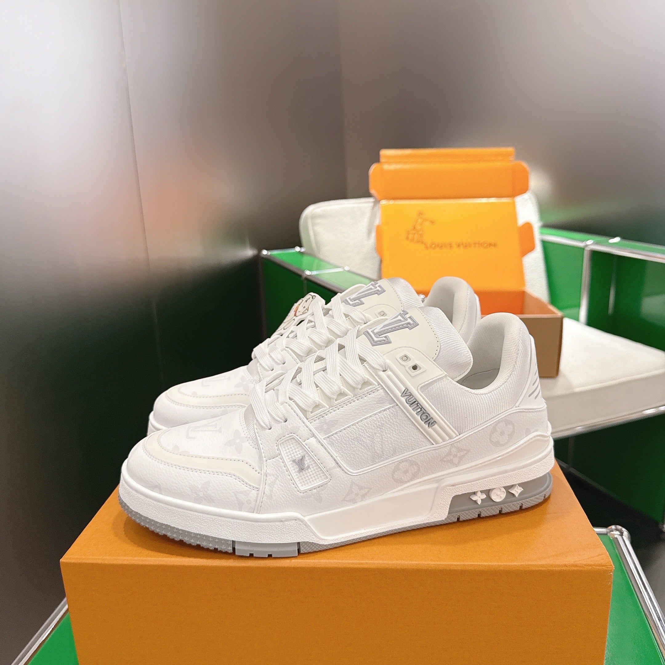 LV 26ss Trainer Sneakers White Cowhide 632150