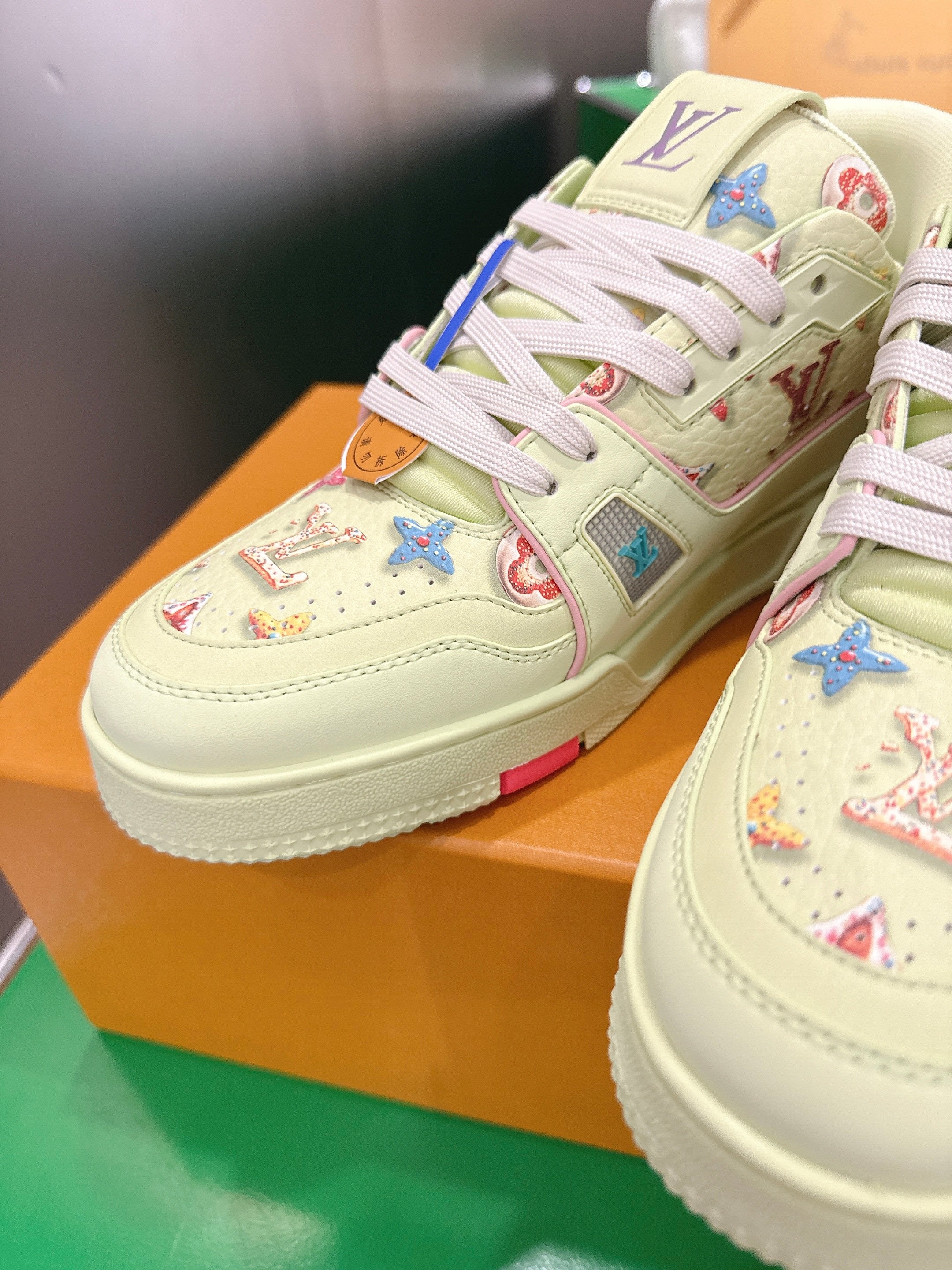 LV 26ss Trainer Sneakers Lime Pastel Colorful Cowhide 632144