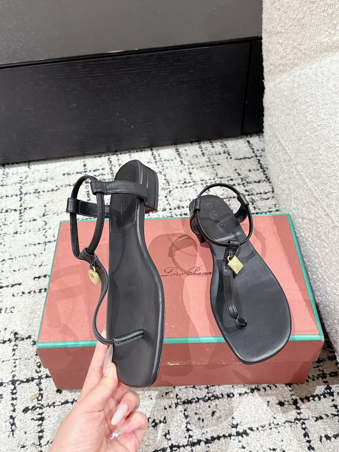 LP Mindil Infra Sandal Black Sheepskin 312459