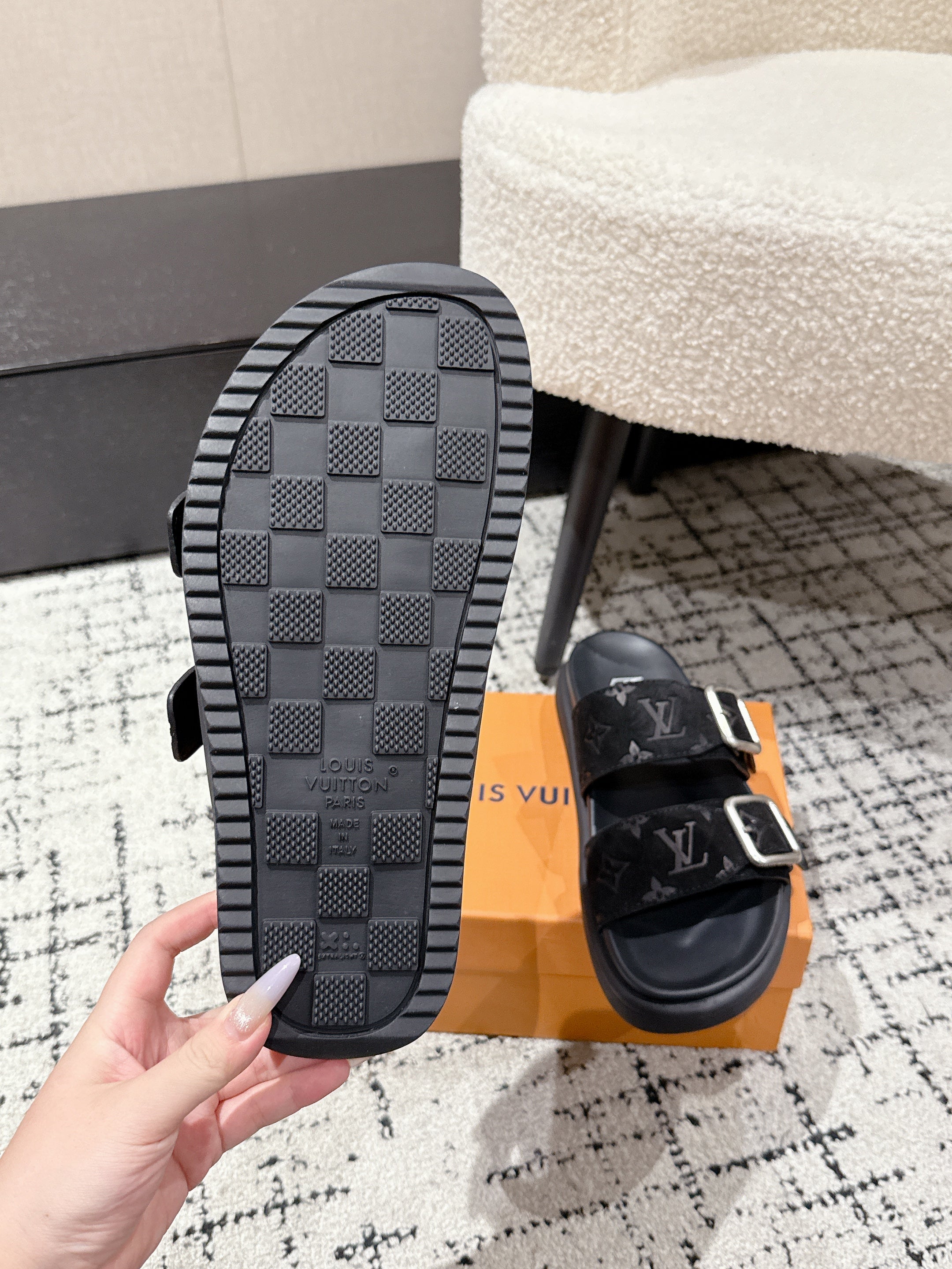 LV Oasis sandal black monogram suede leather 383380