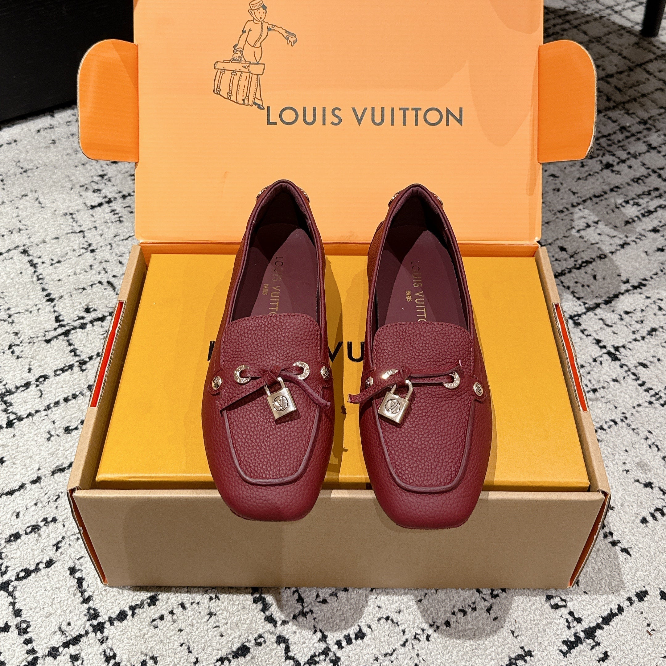 LV Flat-soled lock loafers burgundy cowhide 383376