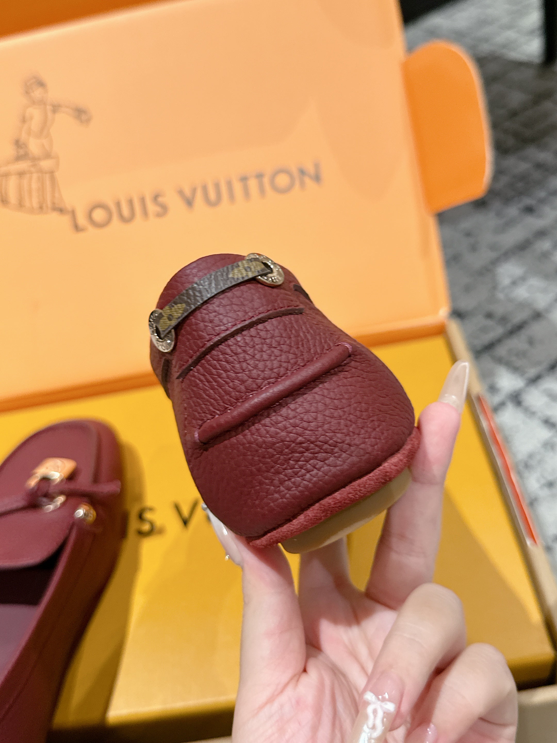 LV Flat-soled lock loafers burgundy cowhide 383376