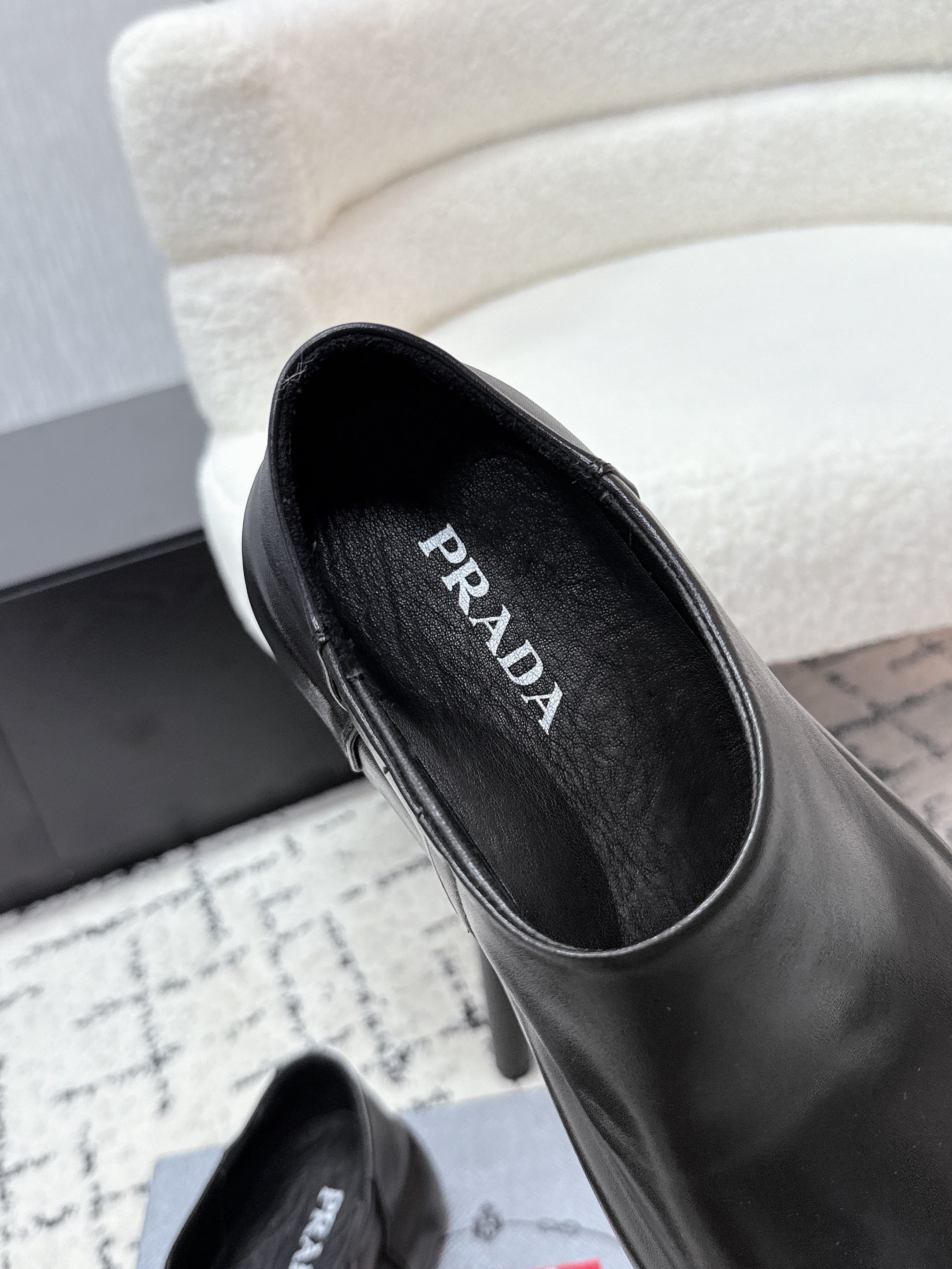 PRA 26S Loafers Black Calfskin Leather 617129