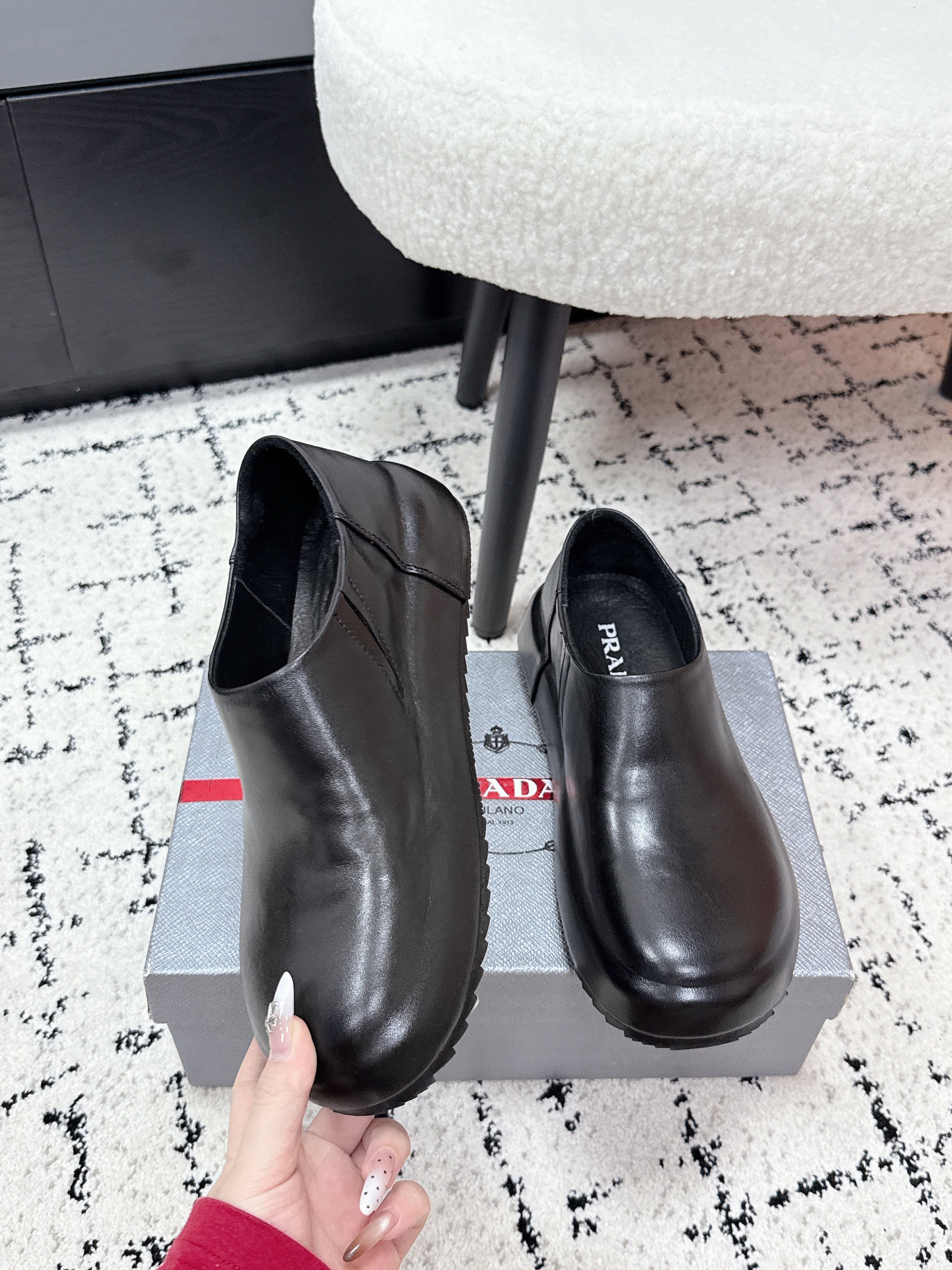 PRA 26S Loafers Black Calfskin Leather 617129