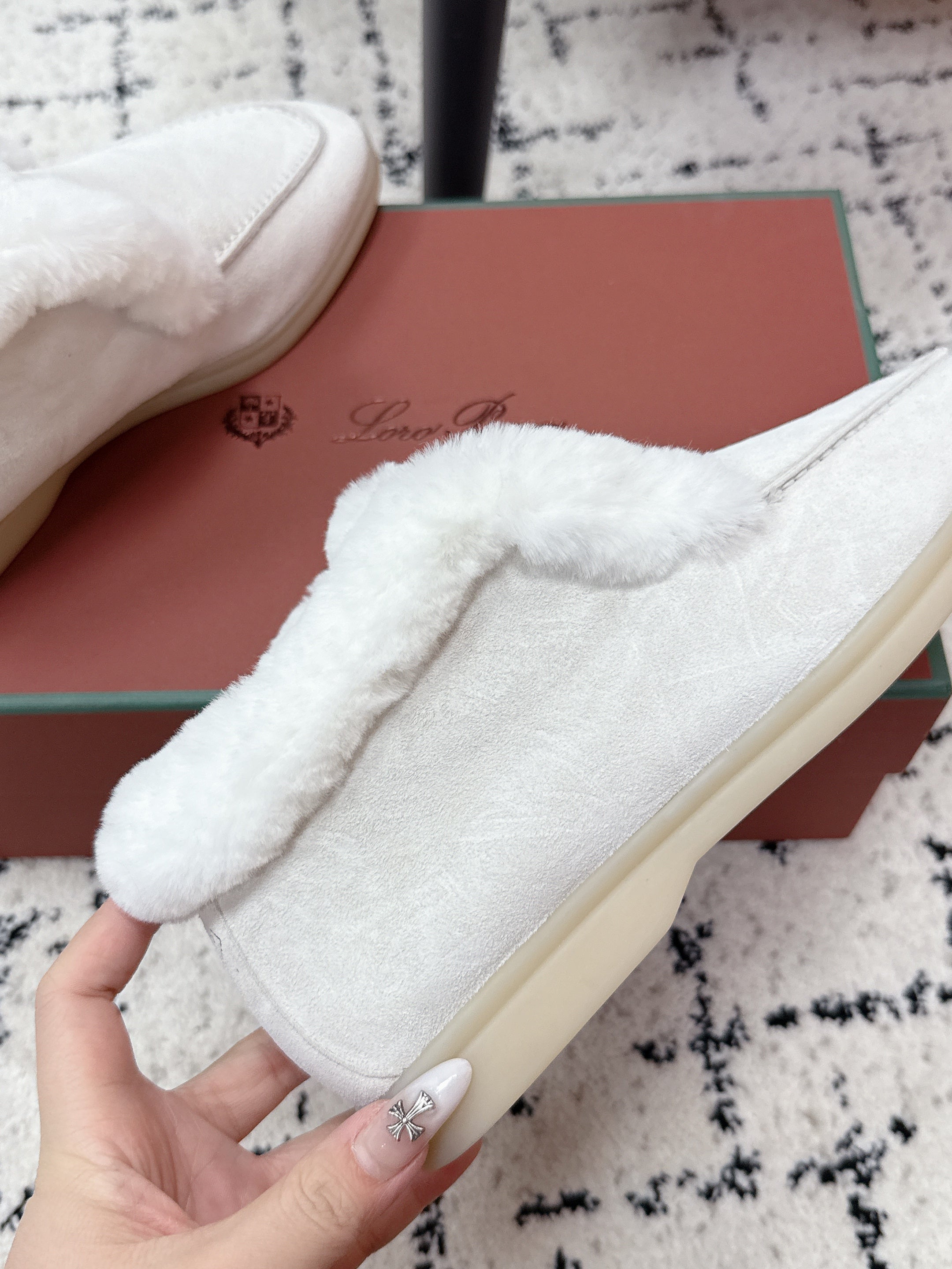 LP 26SS Open Walk Ankle Boot Off-white Suede Fur 617388