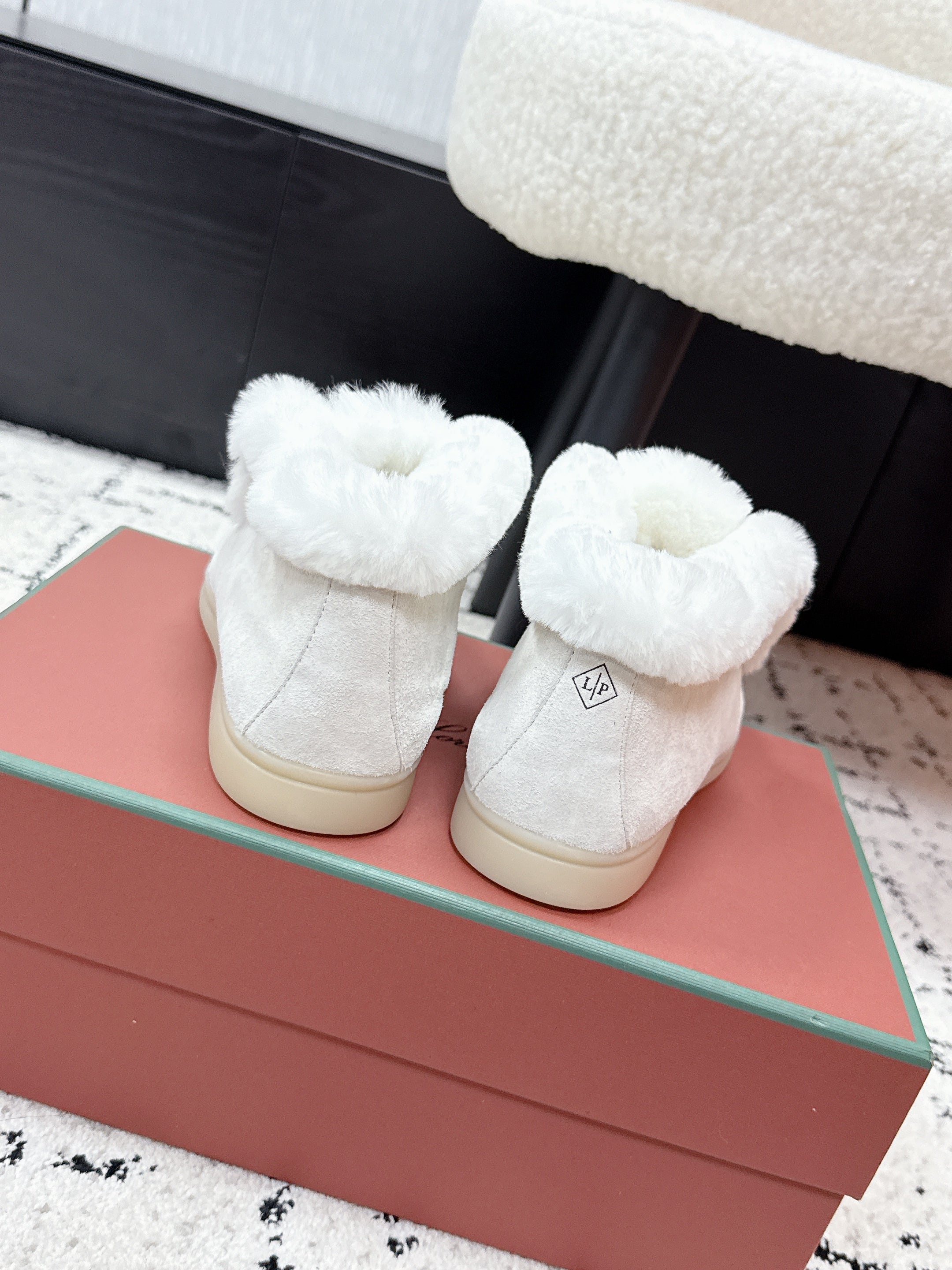 LP 26SS Open Walk Ankle Boot Off-white Suede Fur 617388