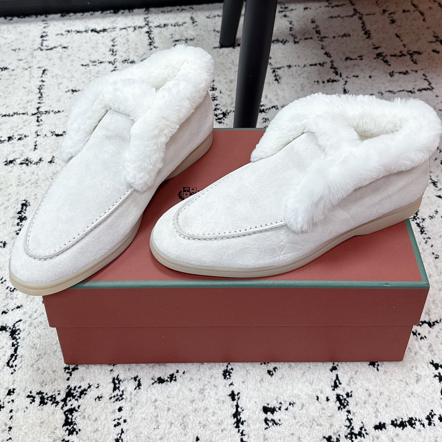 LP 26SS Open Walk Ankle Boot Off-white Suede Fur 617388