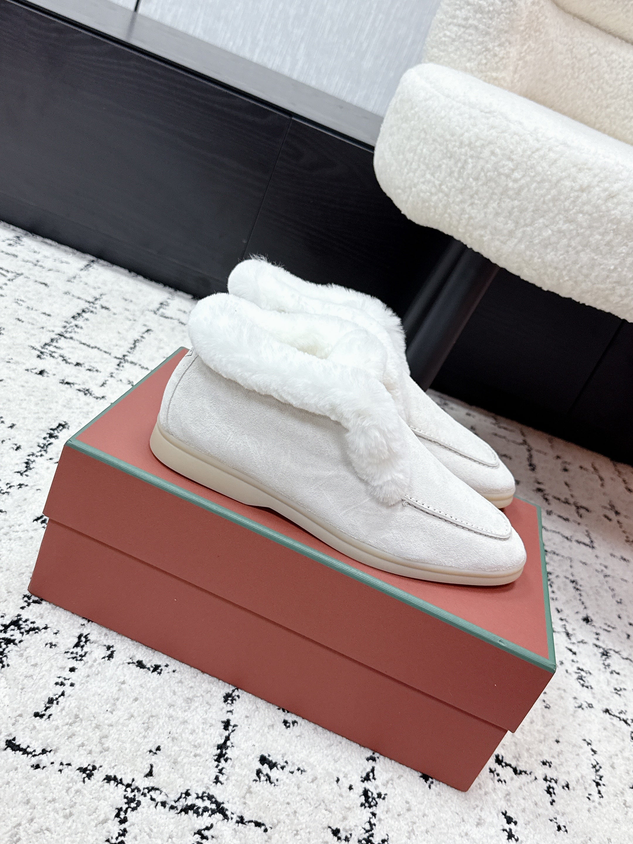 LP 26SS Open Walk Ankle Boot Off-white Suede Fur 617388