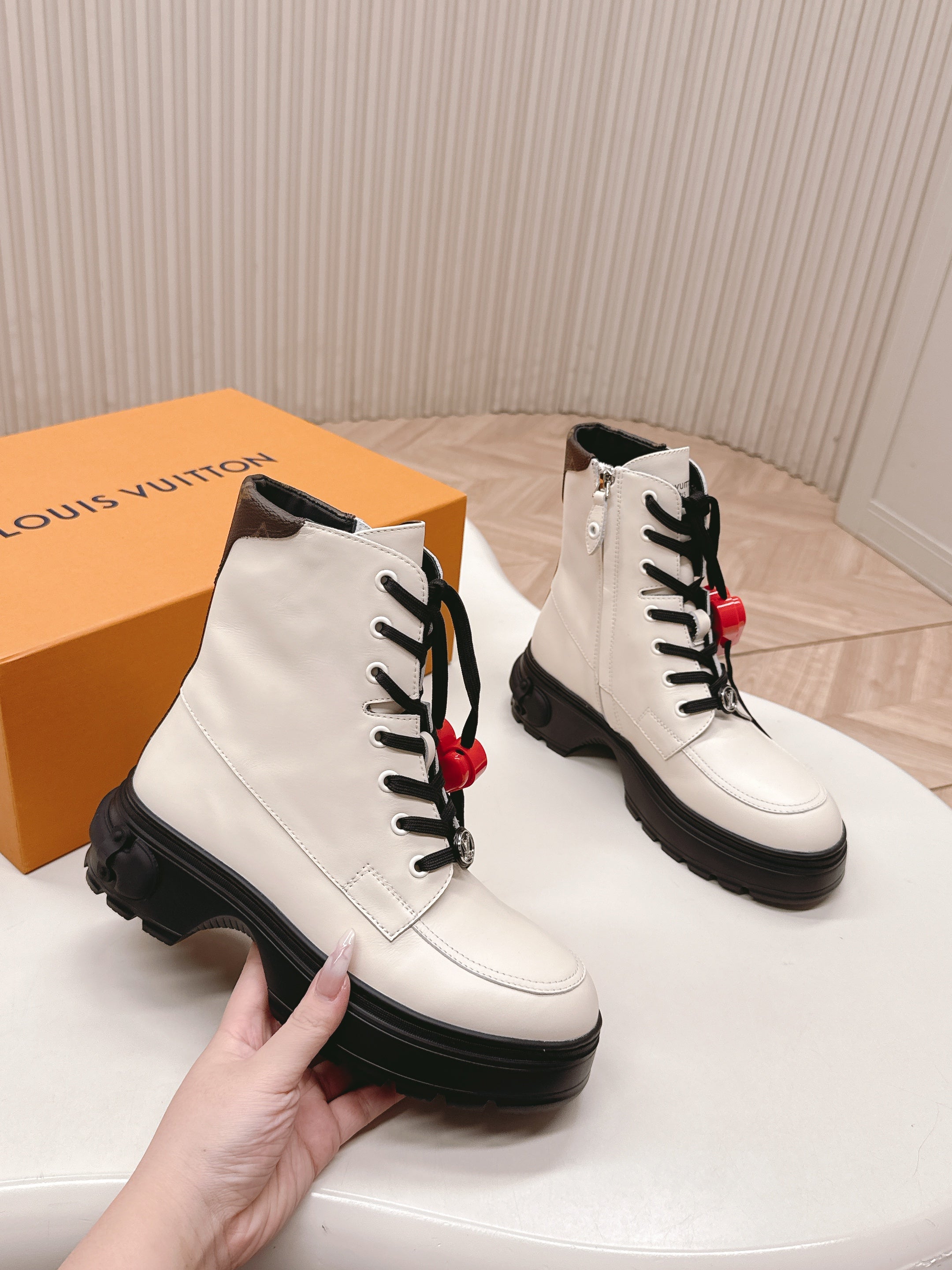 LV 2026 Martin Boot With Heart-shaped White Calfskin 595468