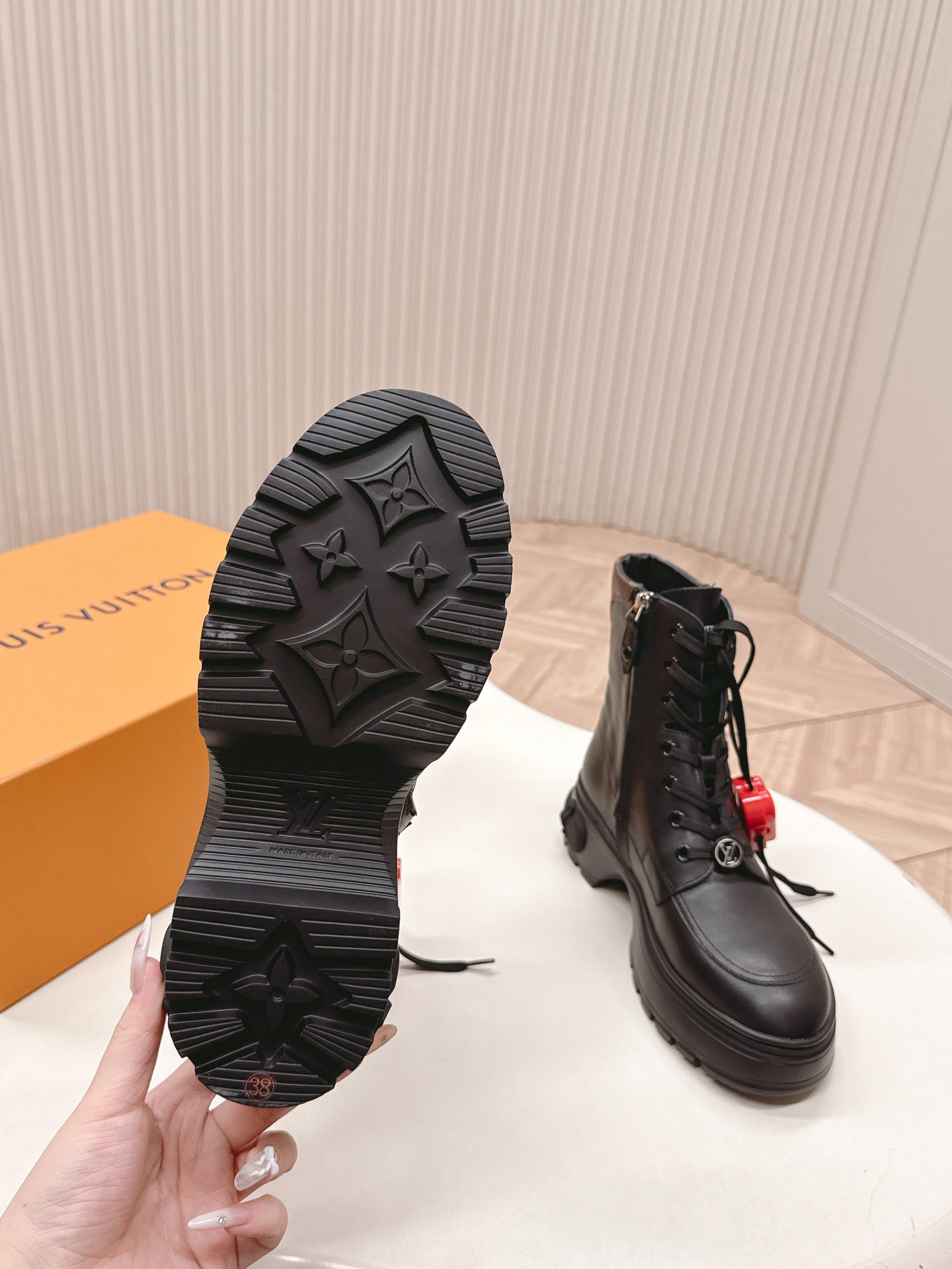 LV 2026 Martin Boot With Heart-shaped Black Calfskin 595469