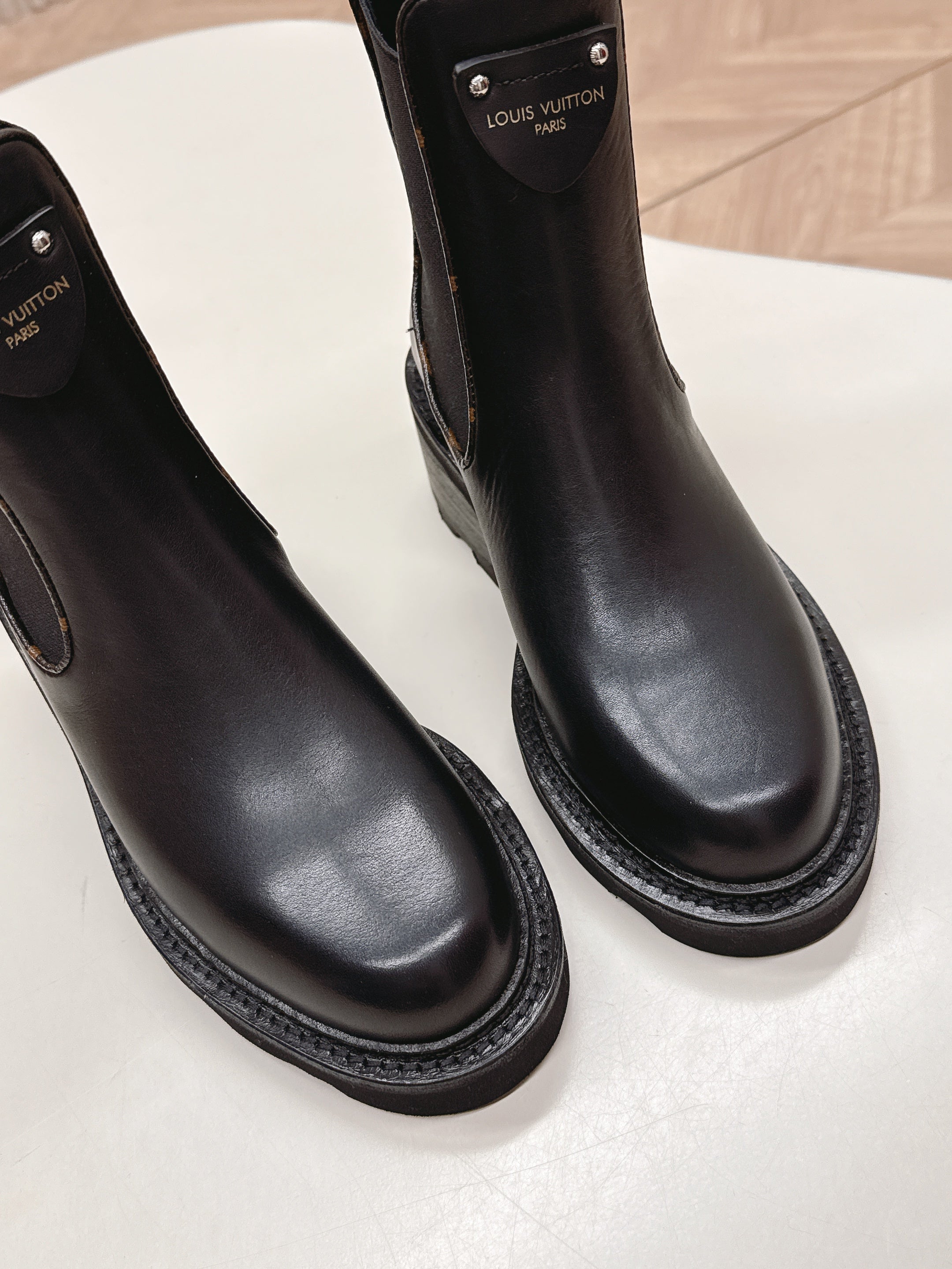 LV 2026  Beaubourg Platform Ankle Boot Black Calfskin 595465