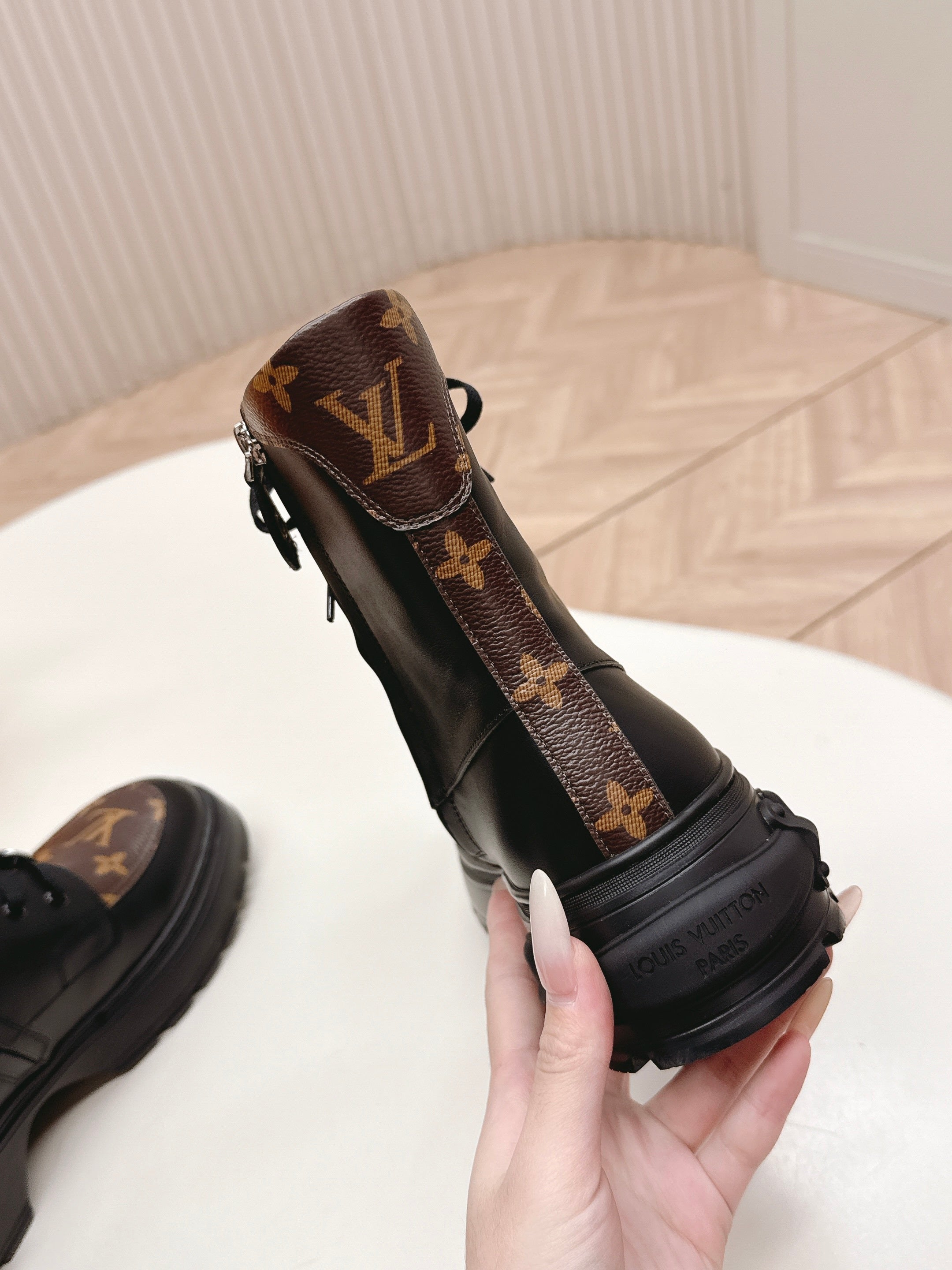 LV 2026 Laureate Platform Desert Boot Black Brown Calfskin 595453