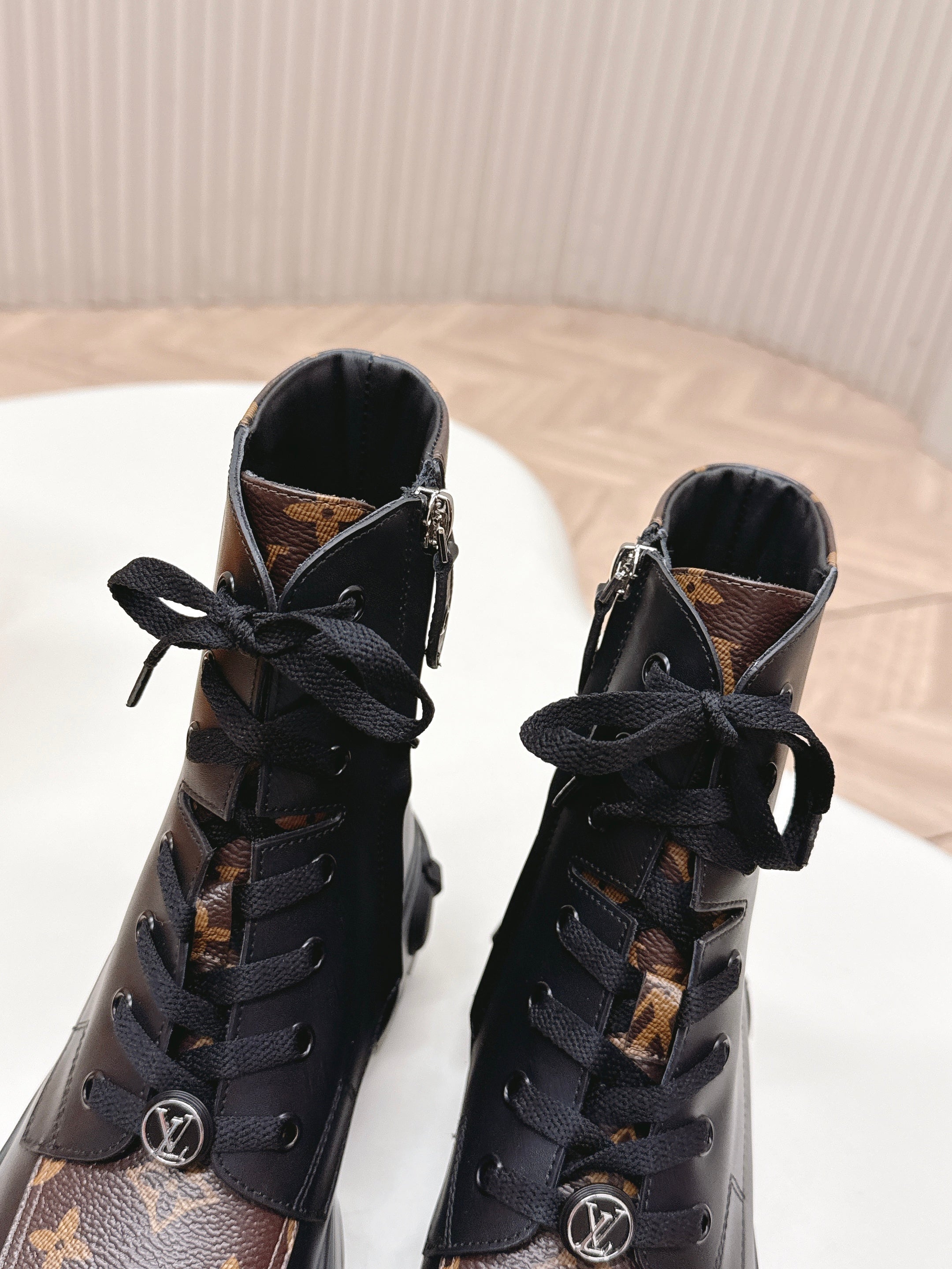 LV 2026 Laureate Platform Desert Boot Black Brown Calfskin 595453