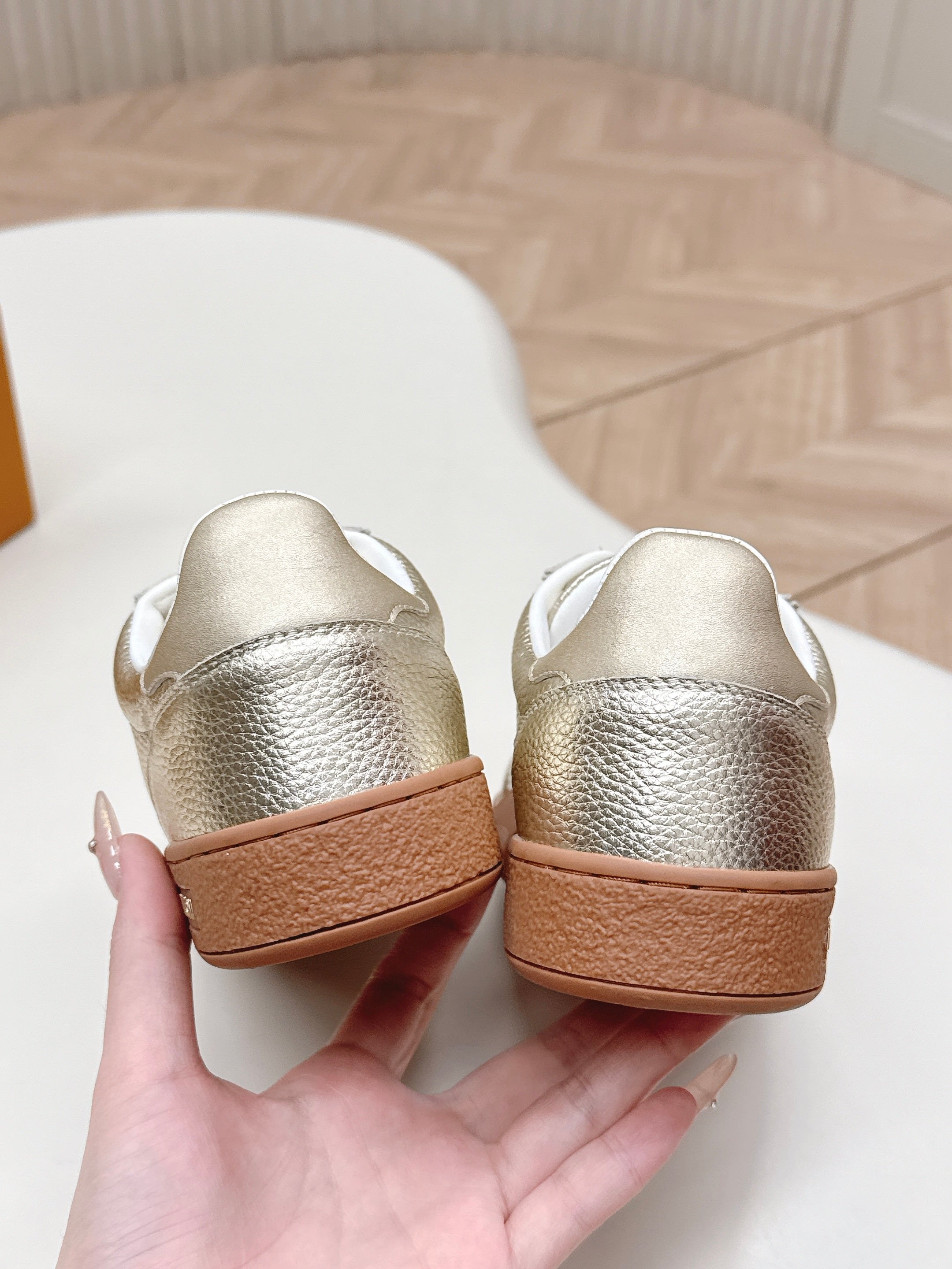 LV 2026 Frontrow Sneaker Light Gold Cowhide 595445