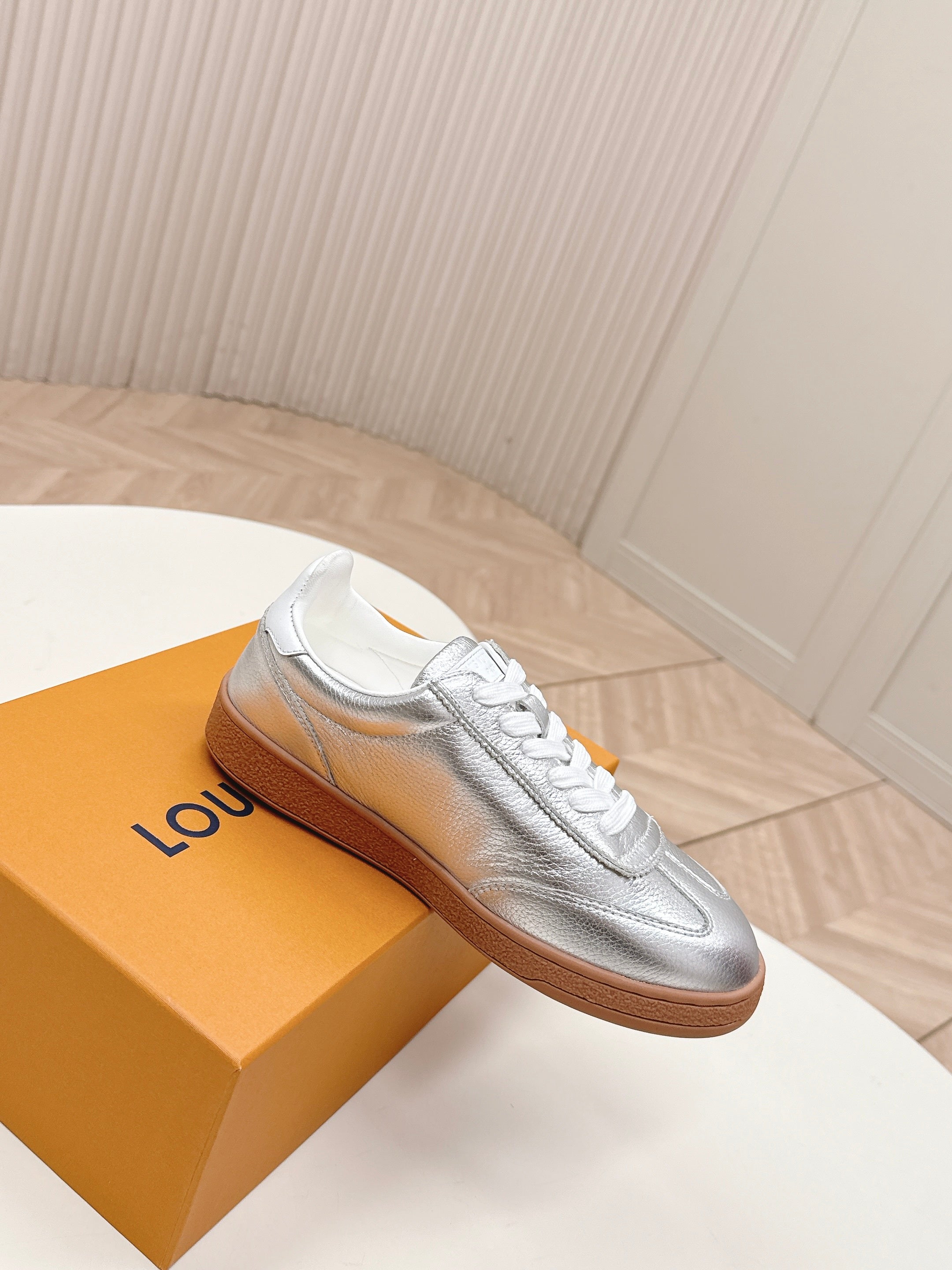 LV 2026 Frontrow Sneaker Silver Cowhide 595446