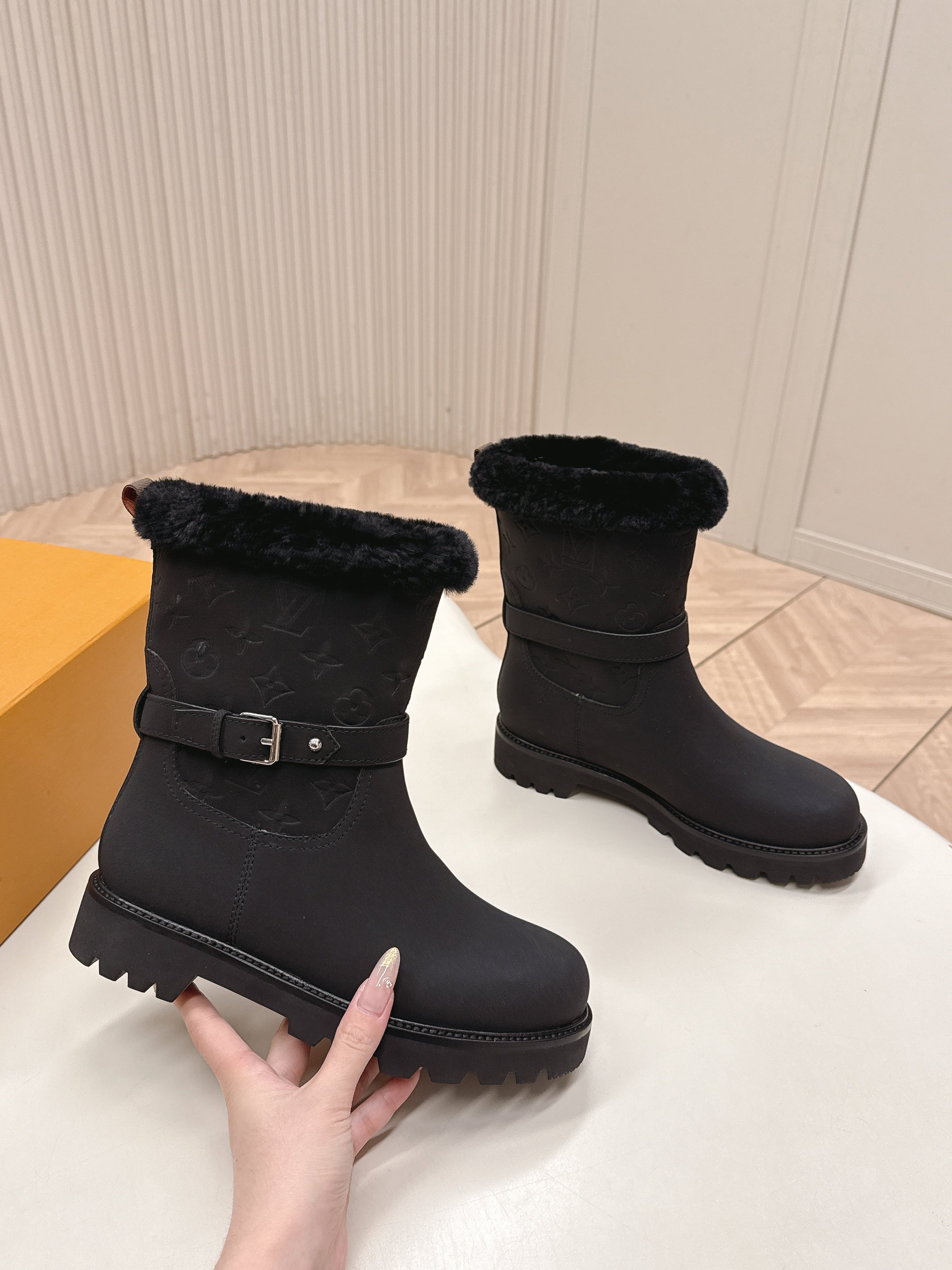 LV 2026 Territory Ankle Boot Black Nubuck Calf Leather 595440