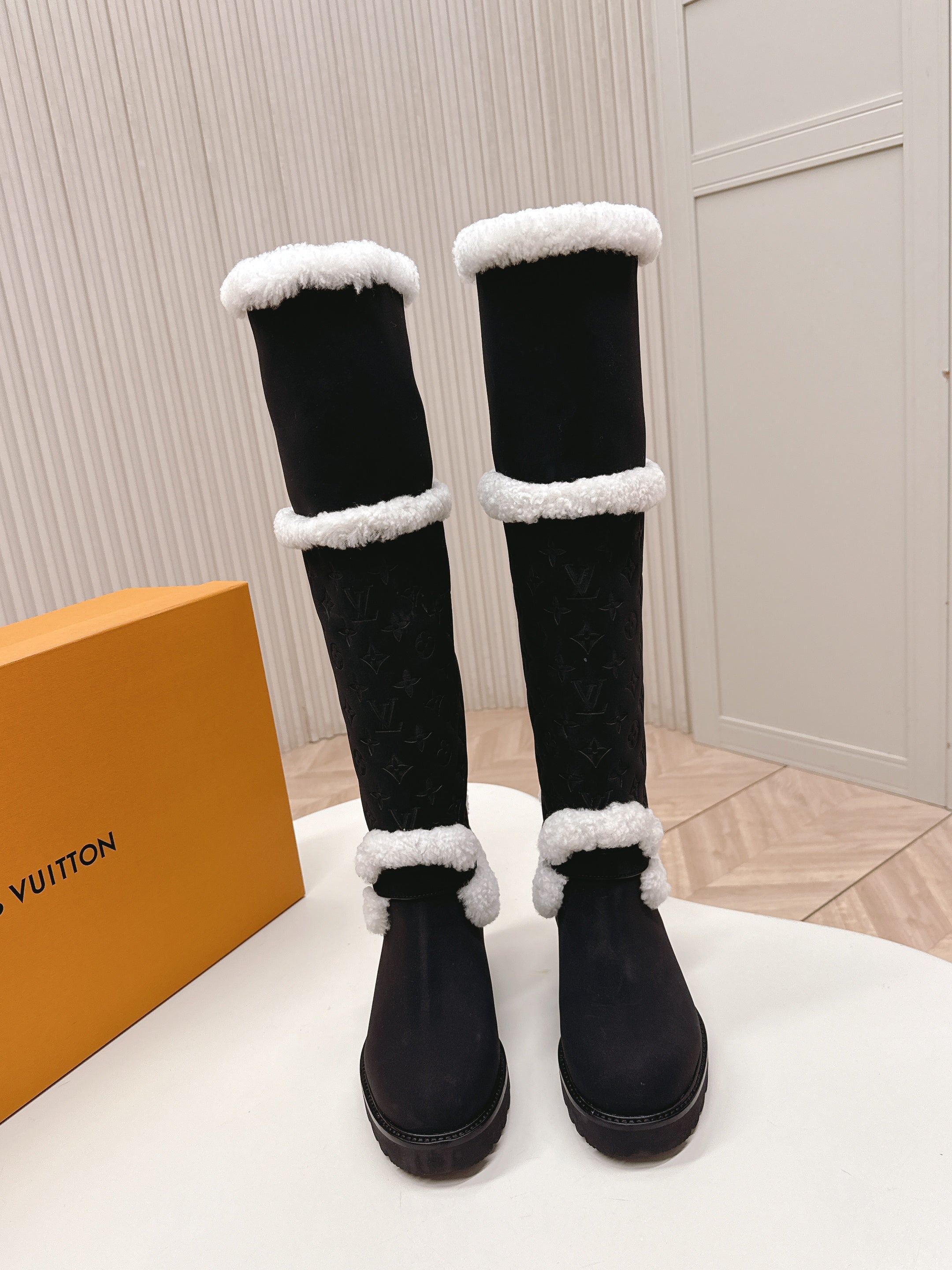 LV 2026 Territory Flat Thigh Boot Black White Nubuck Calf Leather 595433