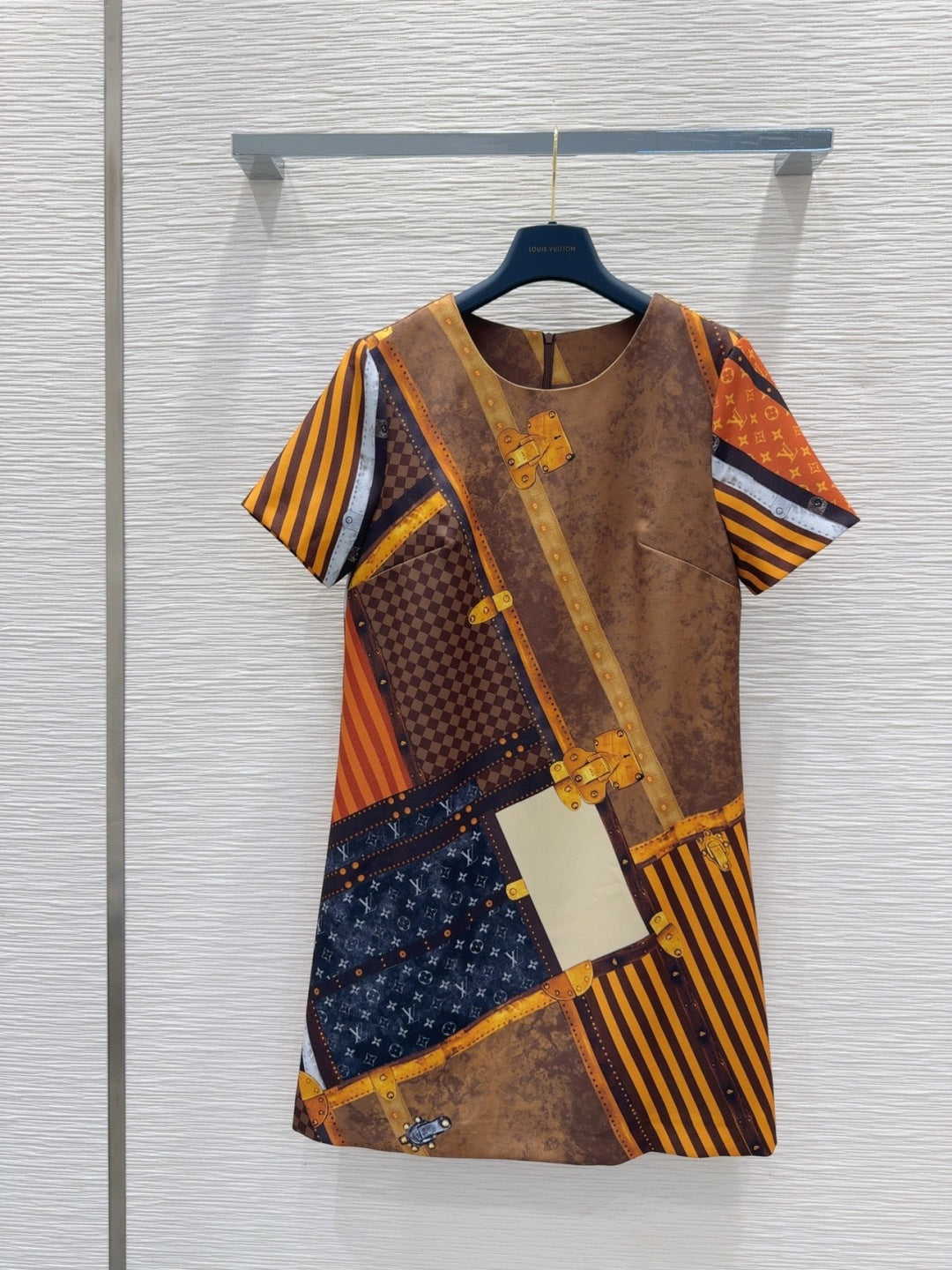 LV 25 Retro Elegant T-Shirt Multicolor Polyester