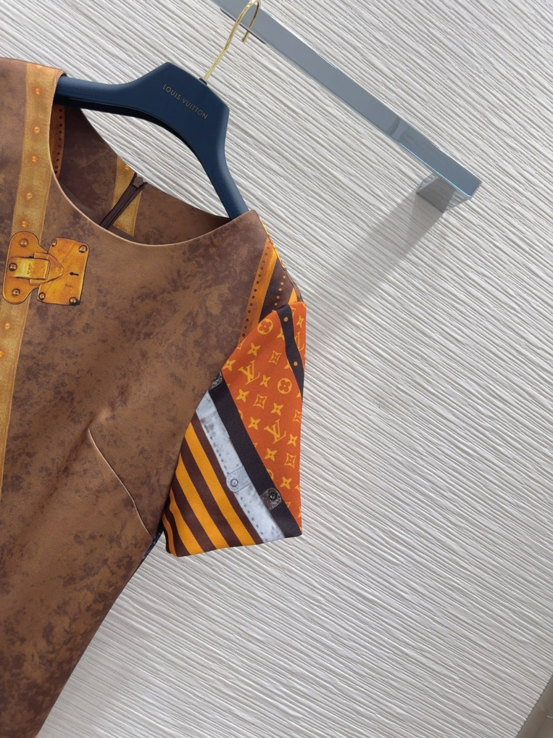 LV 25 Retro Elegant T-Shirt Multicolor Polyester