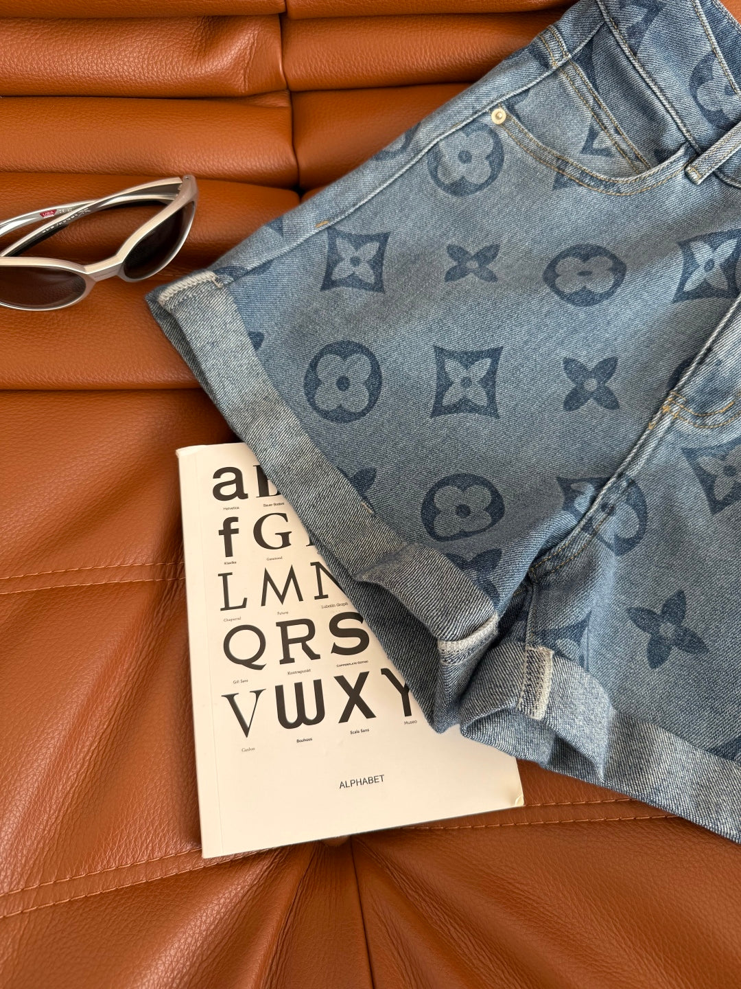 LV High waist and rolled hem design Denim Shorts Blue Cotton