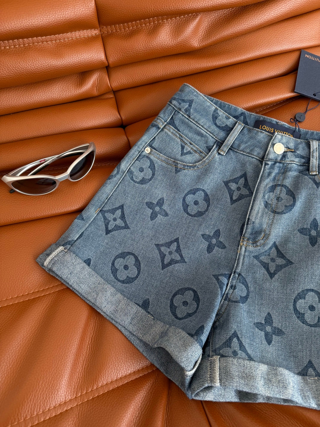 LV High waist and rolled hem design Denim Shorts Blue Cotton