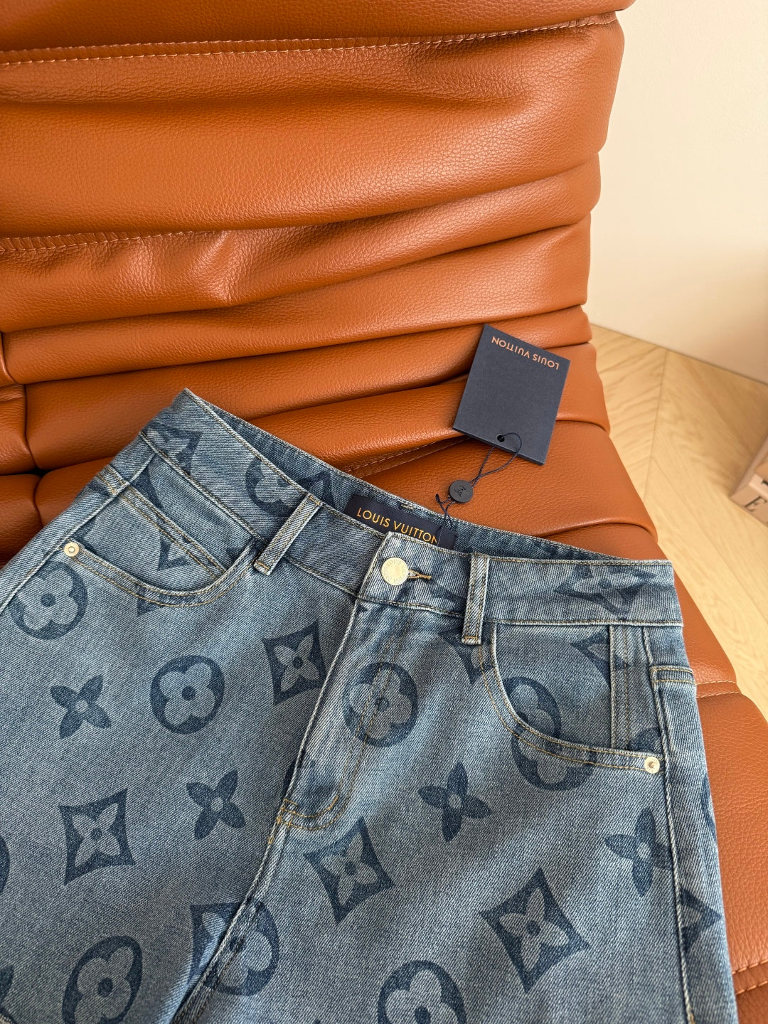 LV High waist and rolled hem design Denim Shorts Blue Cotton
