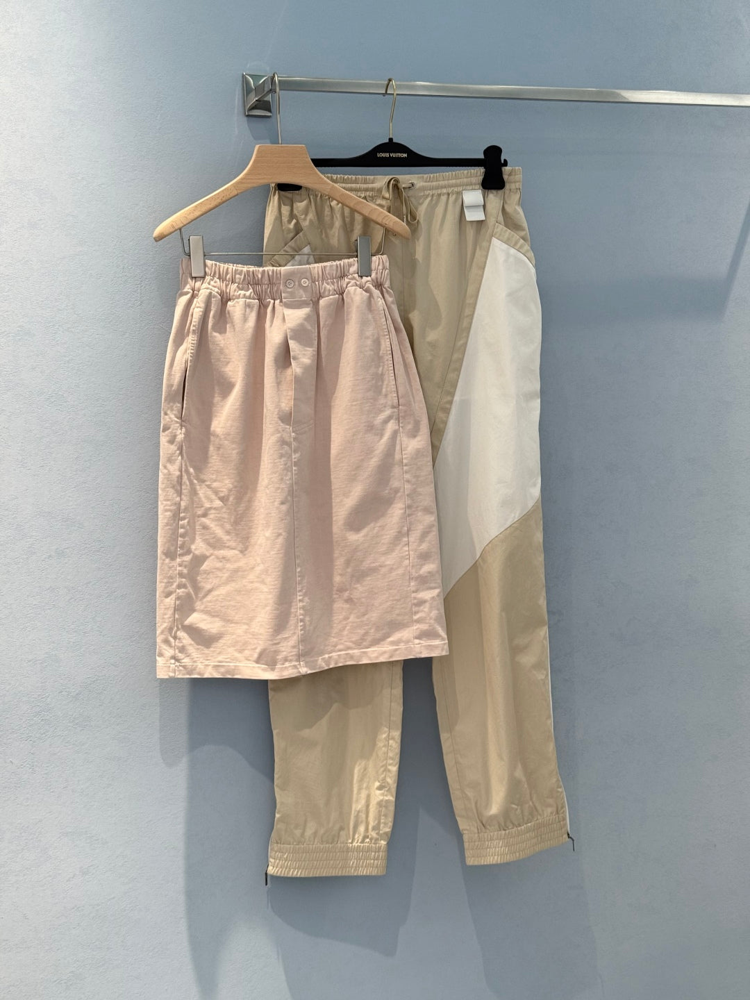 LV Designer Dress With Metal Logo Buttons Light Skirt  Pink Cotton