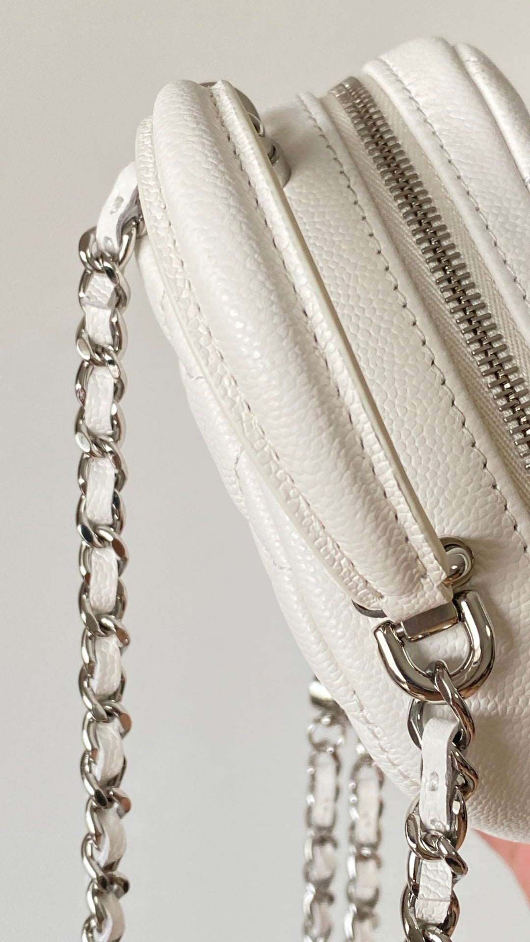 Chanel 25 Backpack 18cm White Caviar Leather