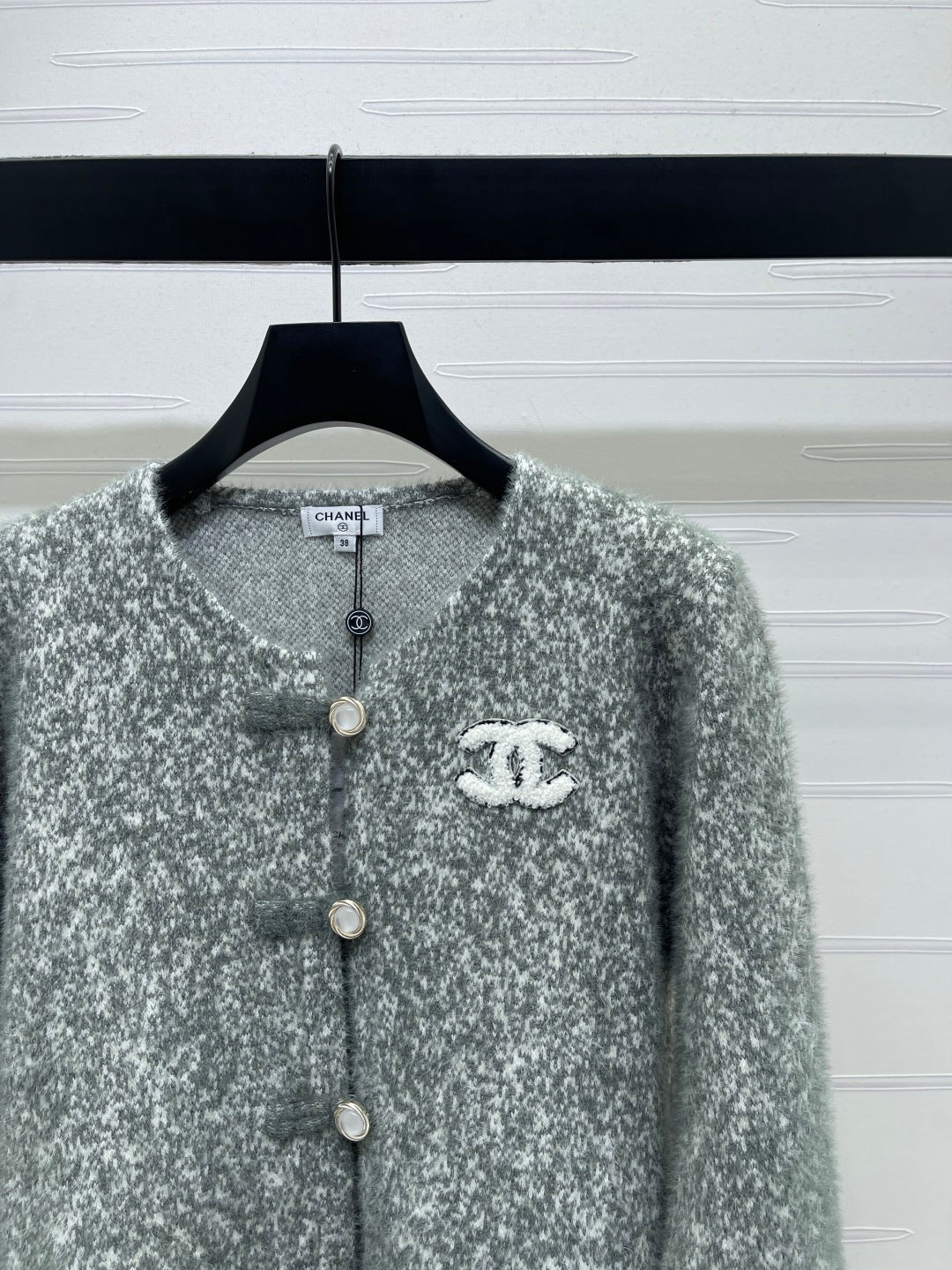 Chanel 2025 Fur-sleeved Crew Neck Cardigan Gray Polyester Wool 319595