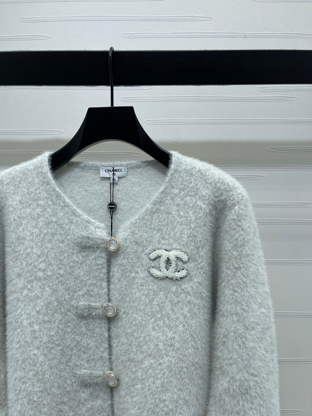Chanel 2025 Fur-sleeved Crew Neck Cardigan Light Gray Polyester Wool 319594