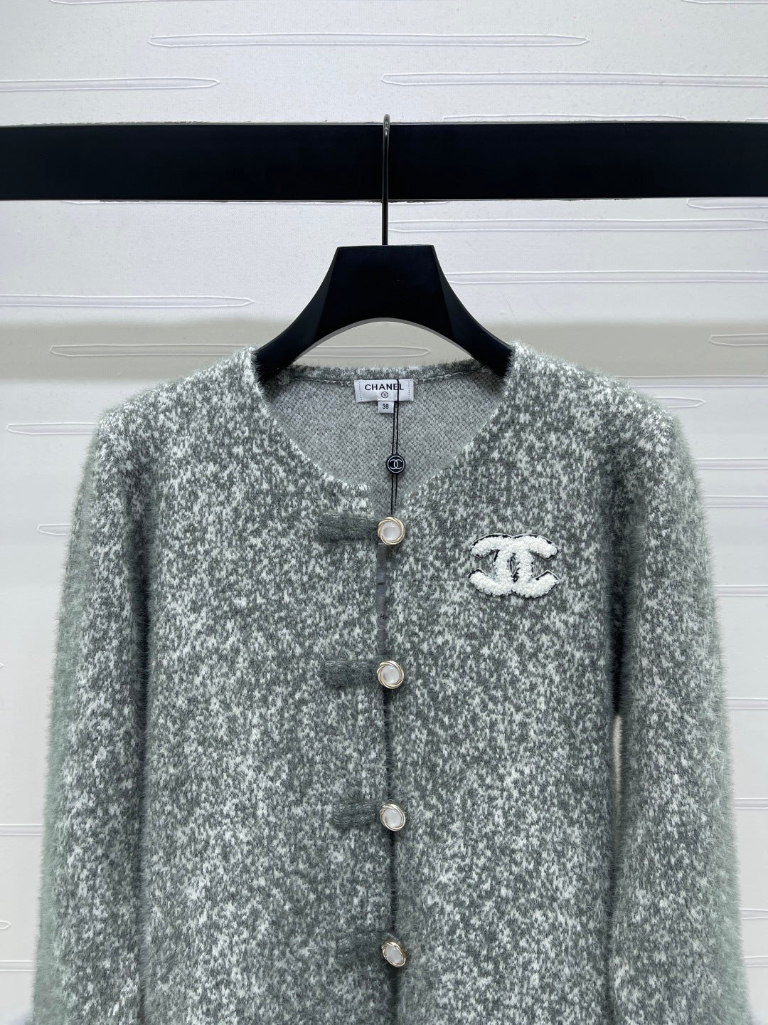 Chanel 2025 Fur-sleeved Crew Neck Cardigan Gray Polyester Wool 319595