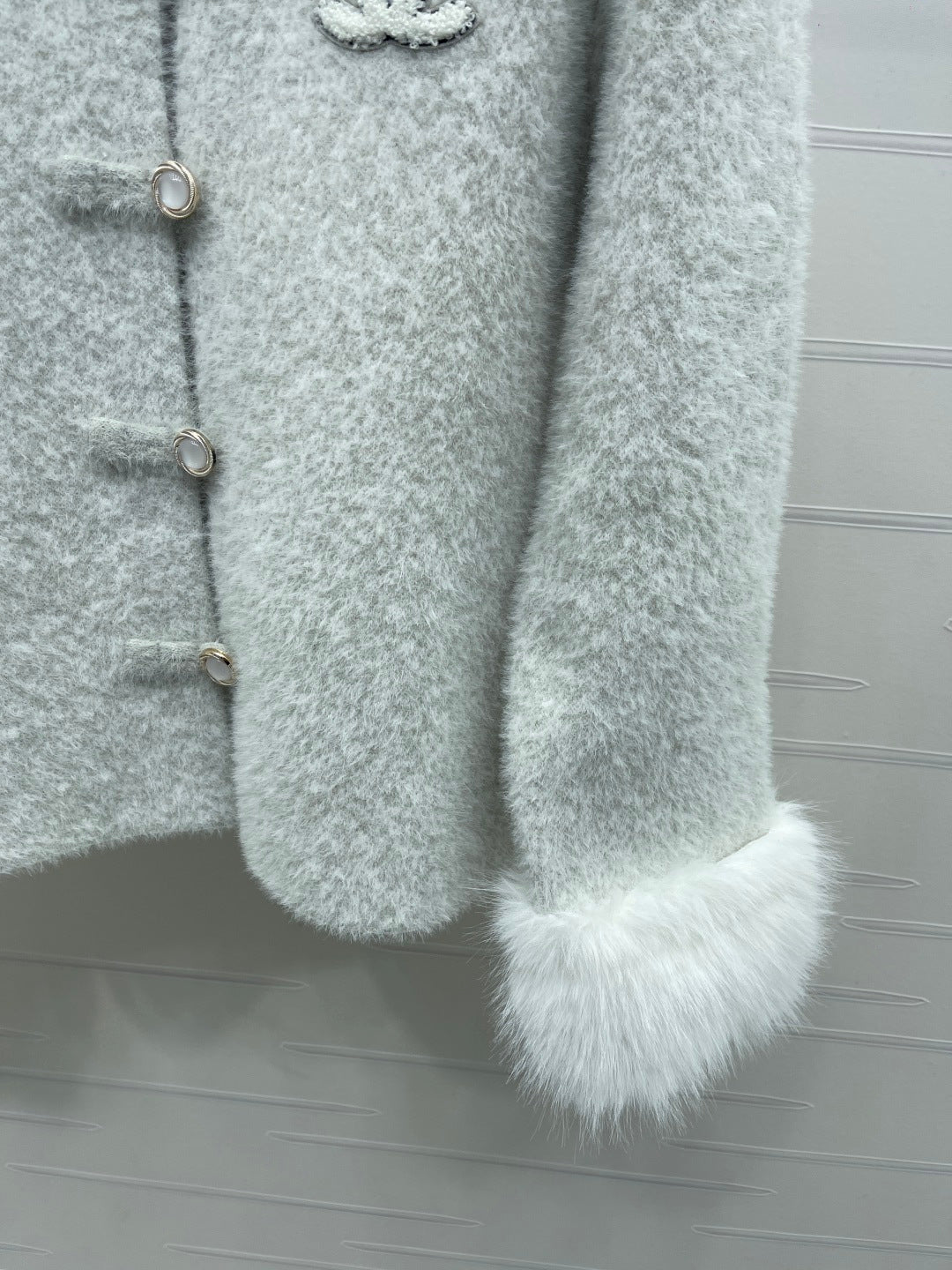 Chanel 2025 Fur-sleeved Crew Neck Cardigan Light Gray Polyester Wool 319594