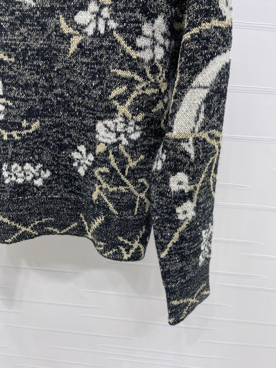 Chanel 25 Floral And Bird Long-sleeved Sweater Gray Wool 321306