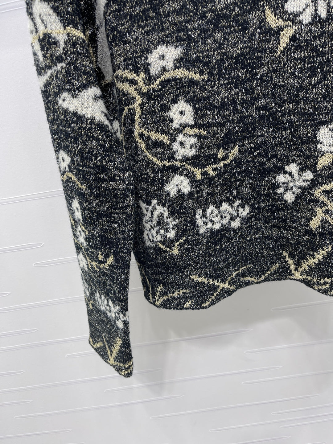 Chanel 25 Floral And Bird Long-sleeved Sweater Gray Wool 321306