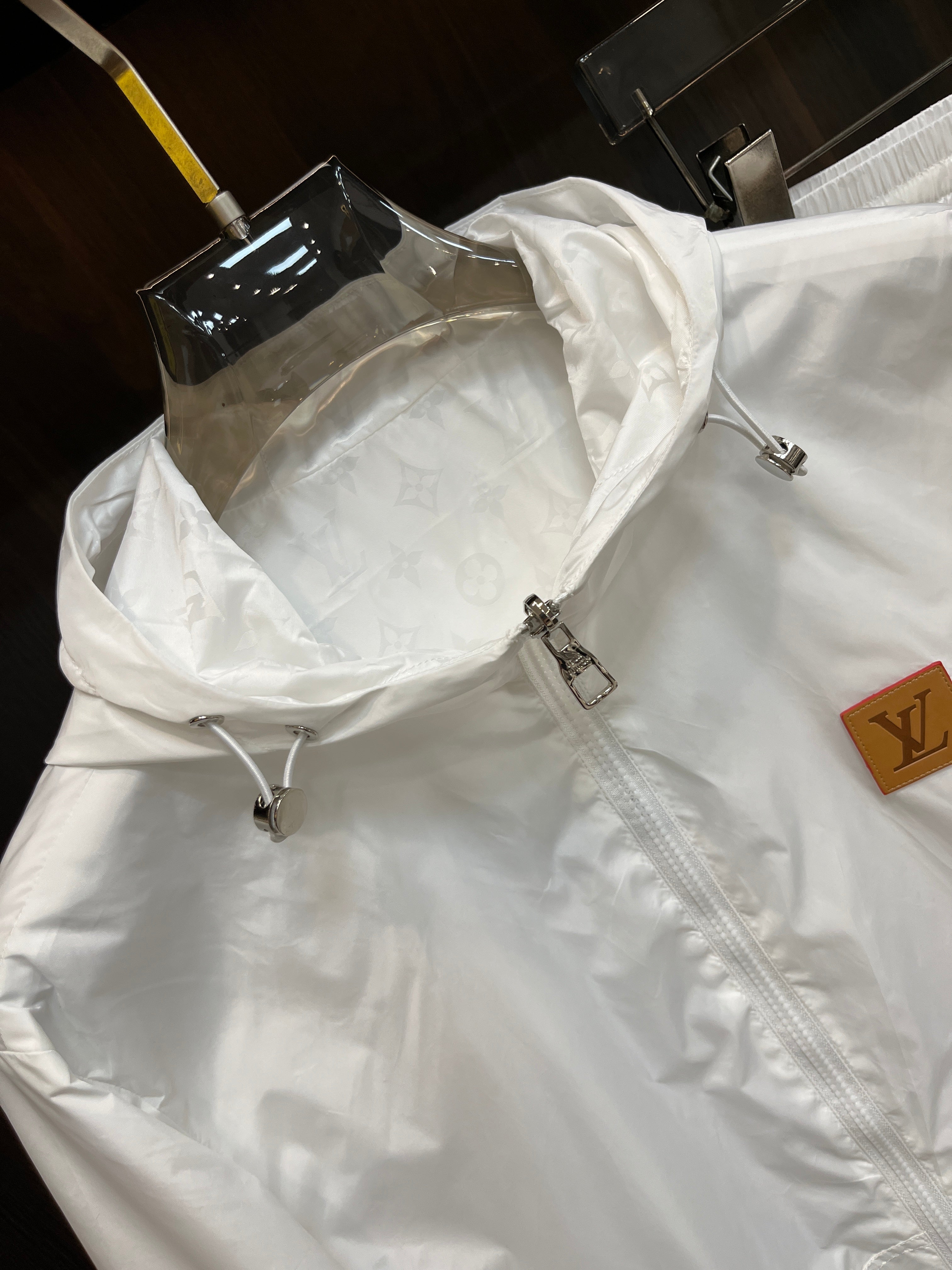 LV SET JACKET AND PANTS WHITE 239590