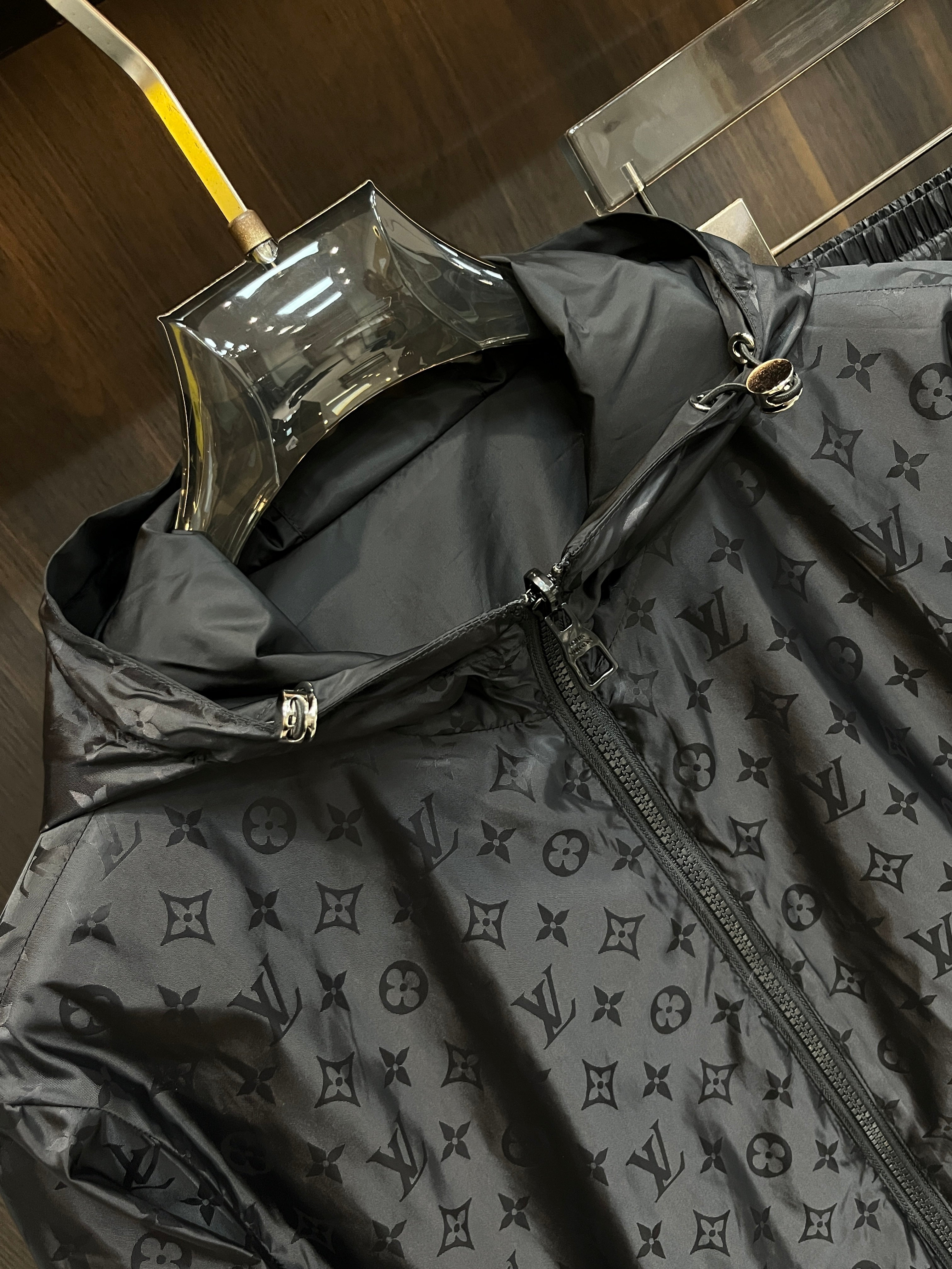 LV SET JACKET AND PANTS BLACK 239591