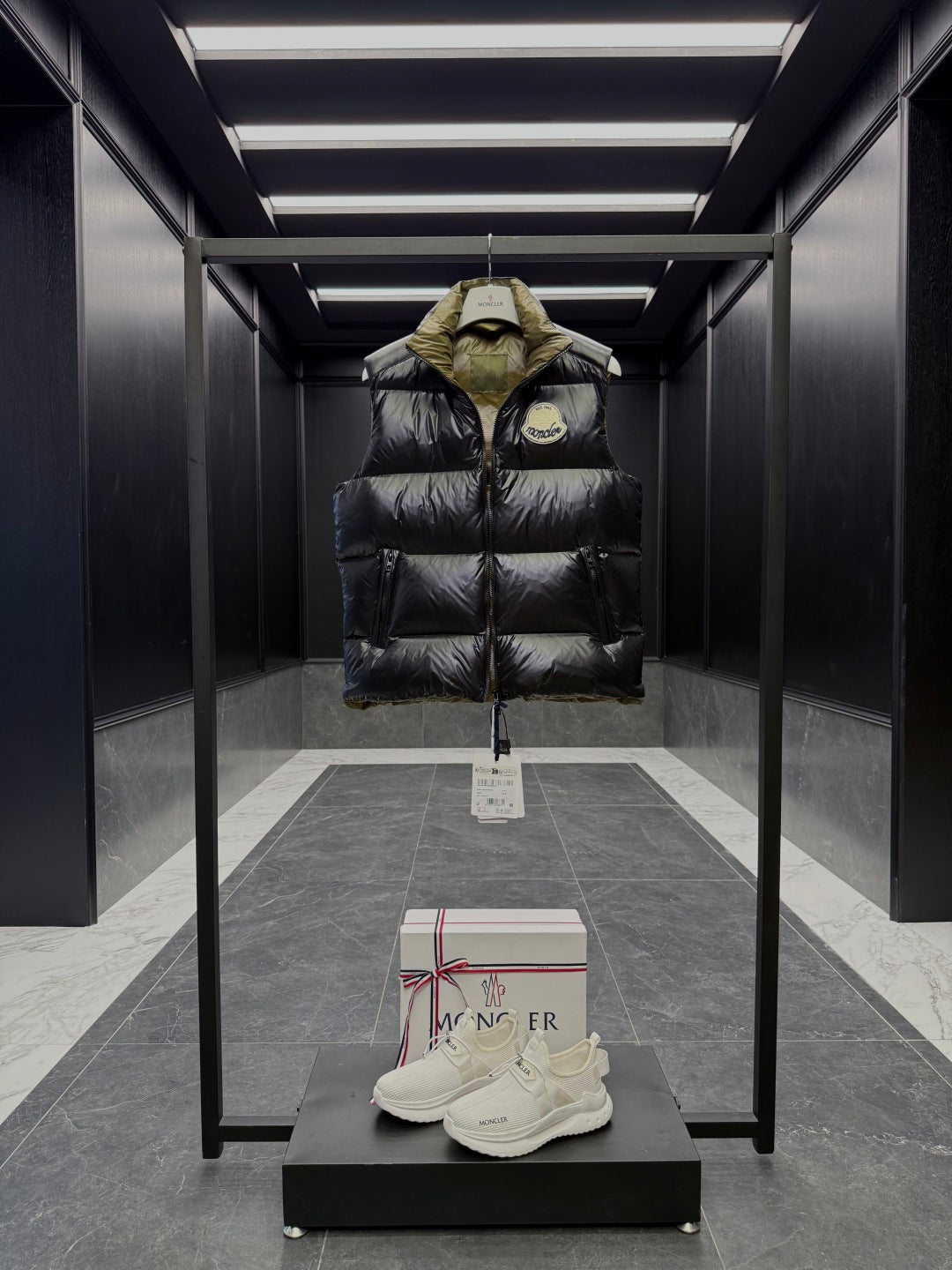 MC 2025 Vest Black Gloss Polyester