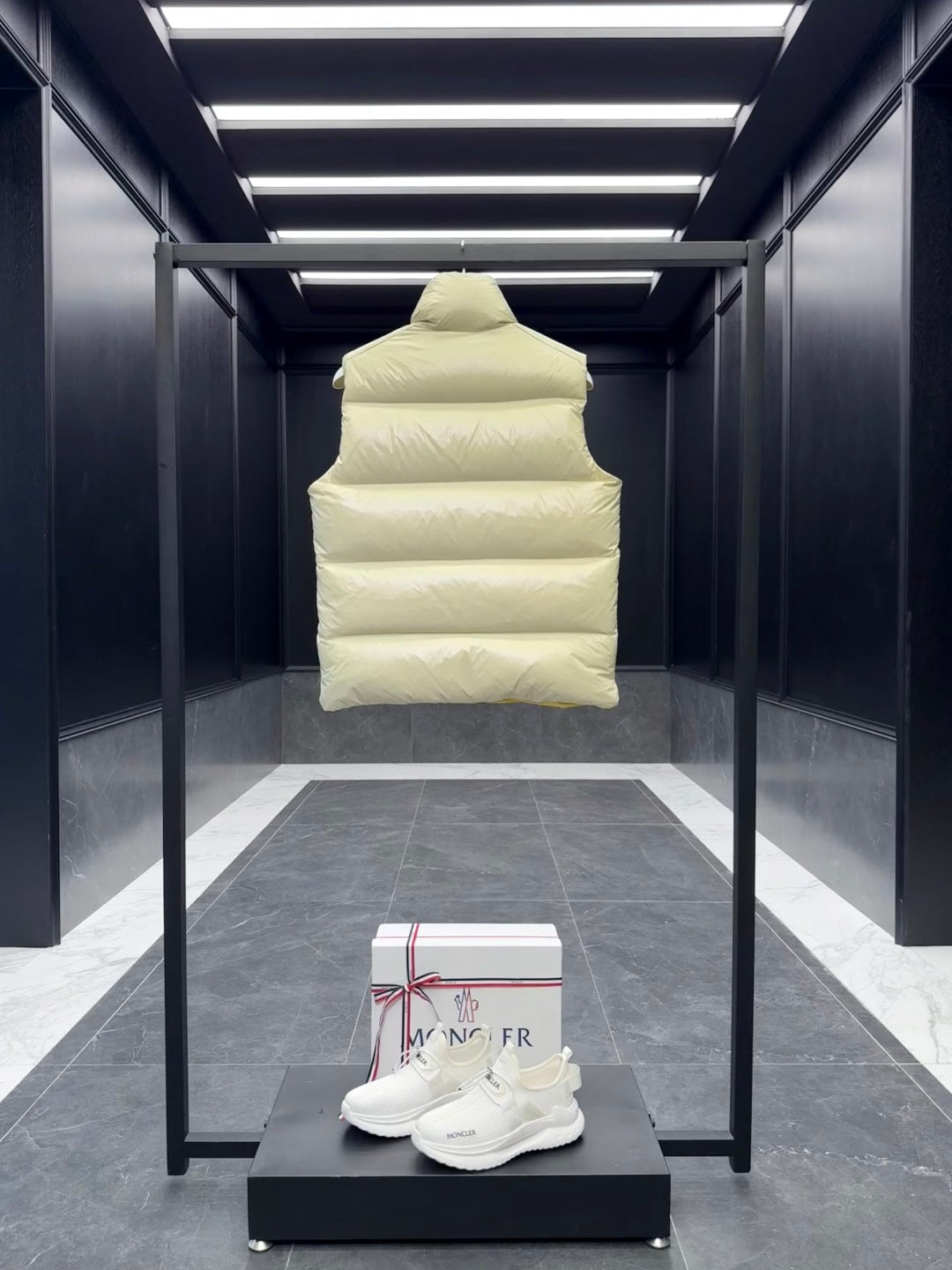 MC 2025 Vest Light Yellow Polyester