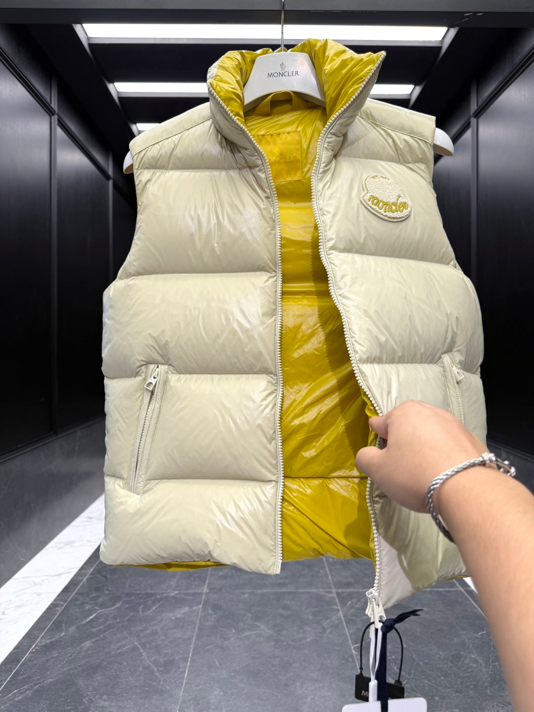 MC 2025 Vest Light Yellow Polyester