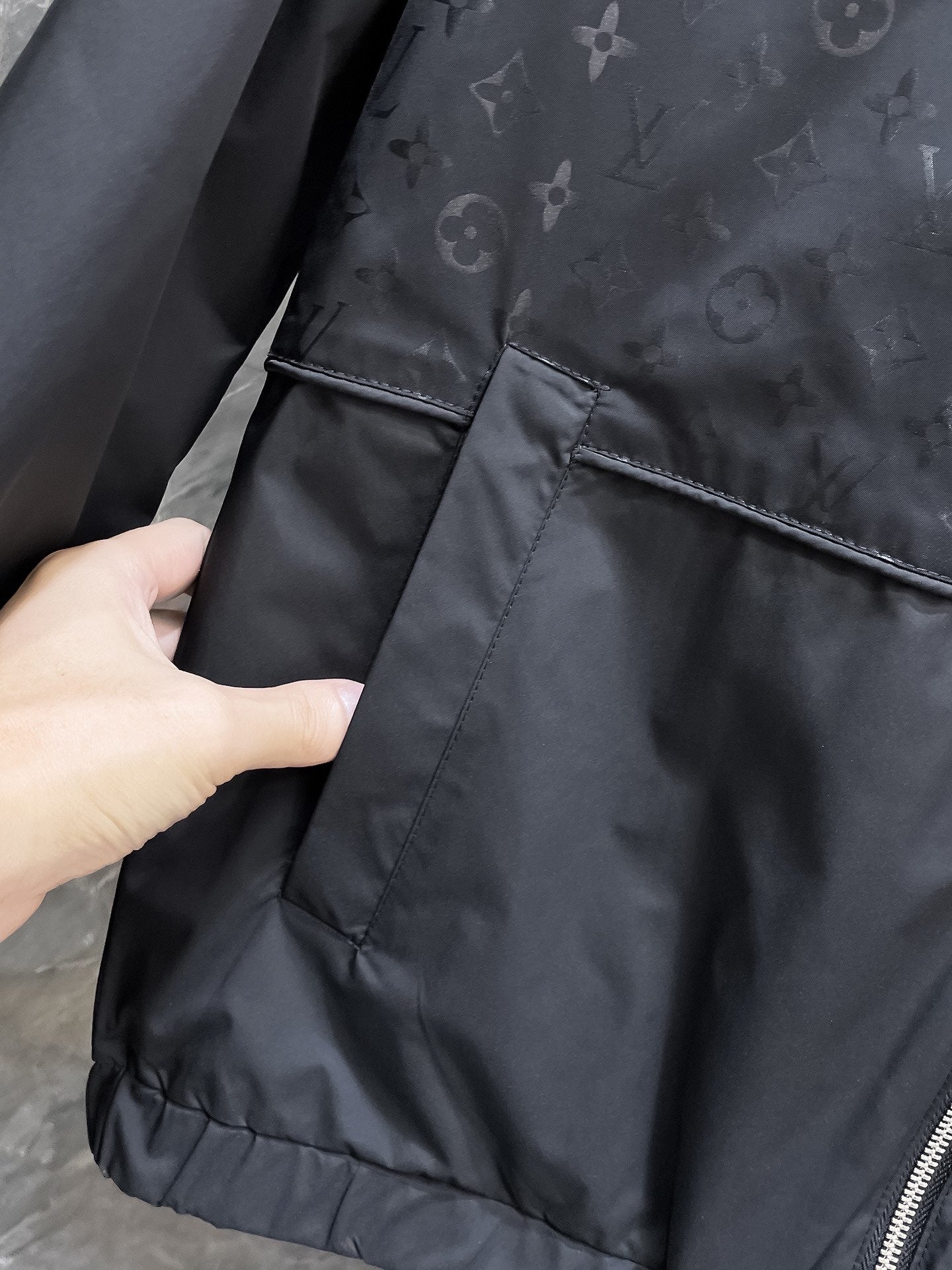 LV HOODED JACKET BLACK 239027