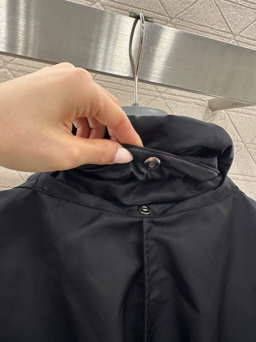 Prada 2025  Cropped Jacket With Detachable Sleeves Black Re-Nylon Down