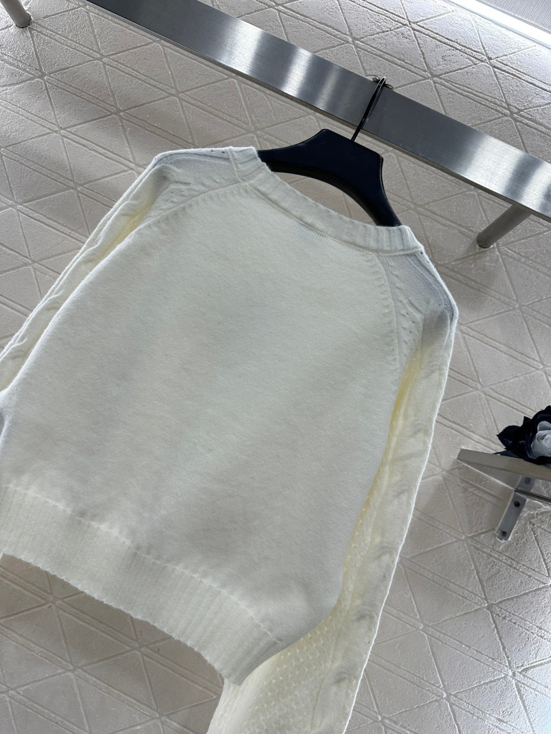 CC 26 Crew Neck Raglan Pullover Sweater White Wool 331351