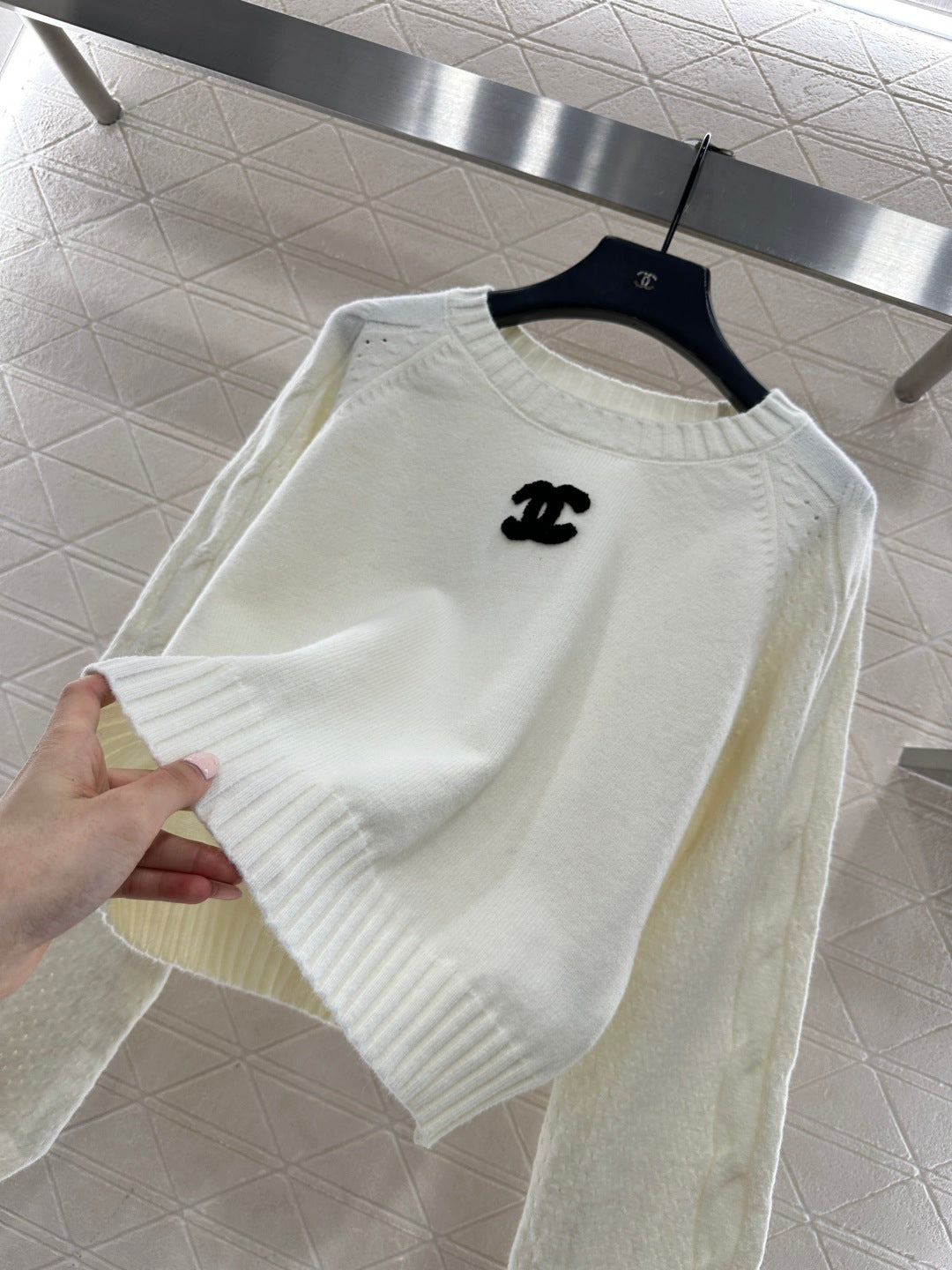 CC 26 Crew Neck Raglan Pullover Sweater White Wool 331351