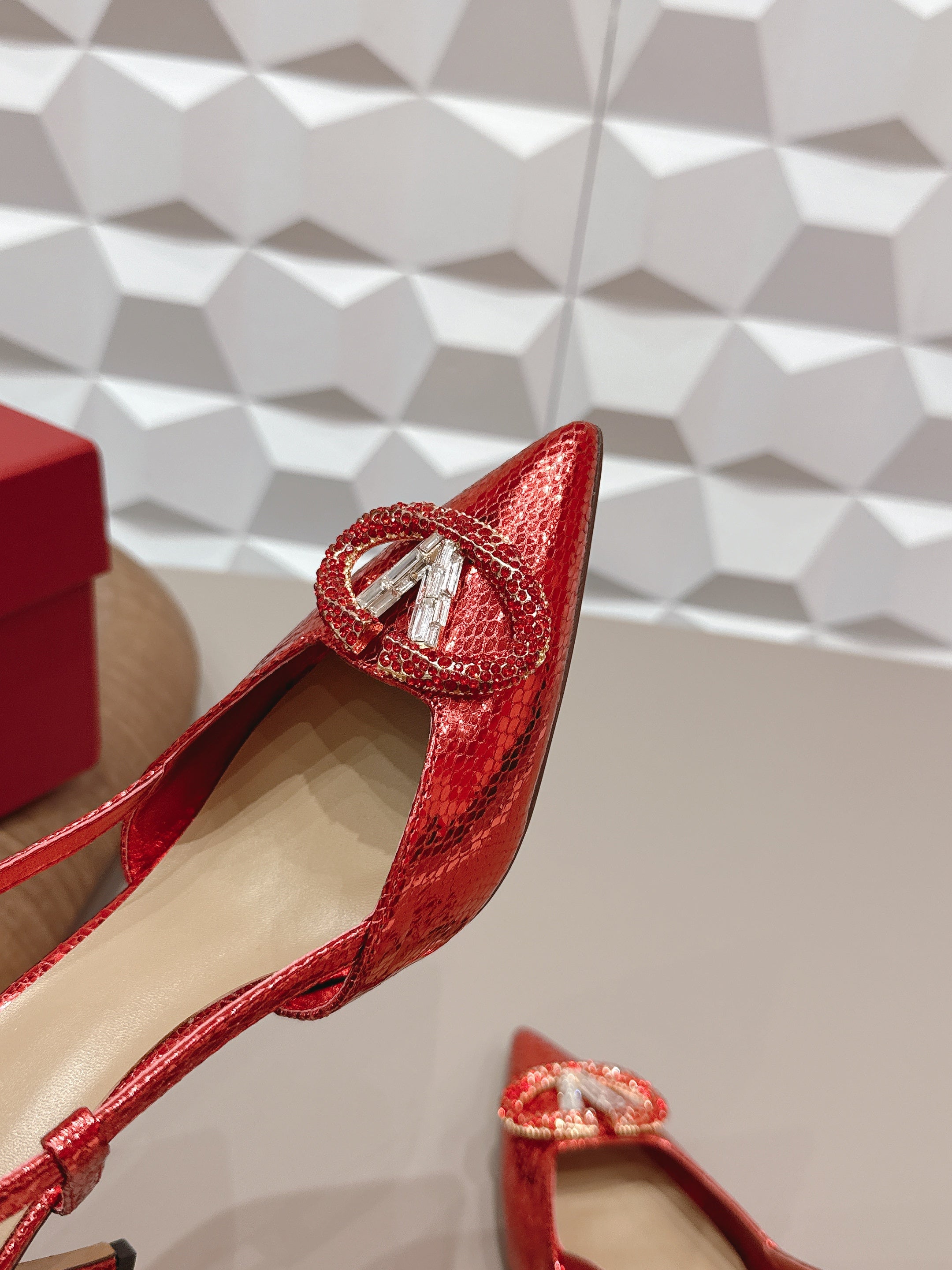 VT 26s Slingback 80 Red Snake Skin 613585